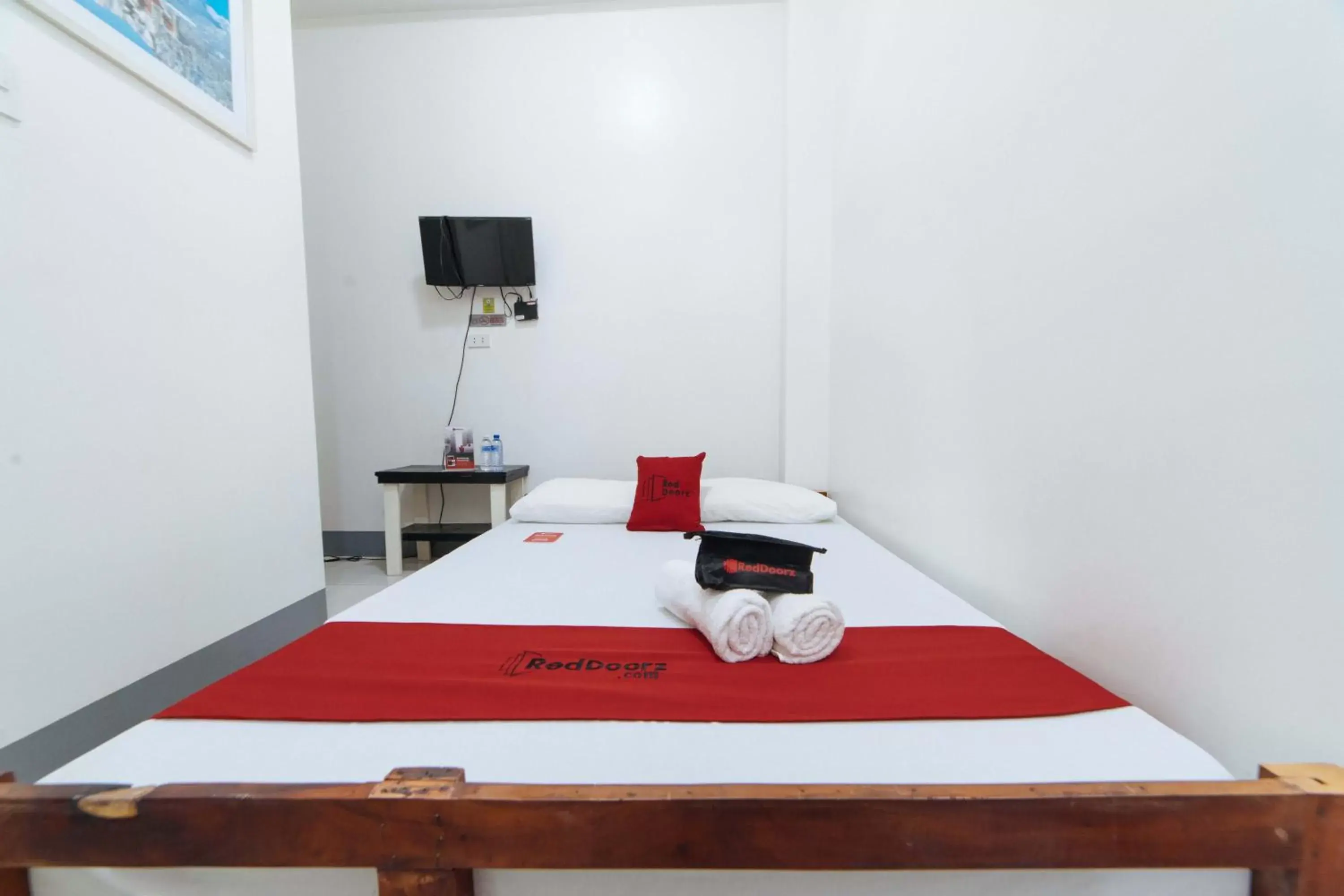 Bed in RedDoorz @ Plaza Jaro Iloilo