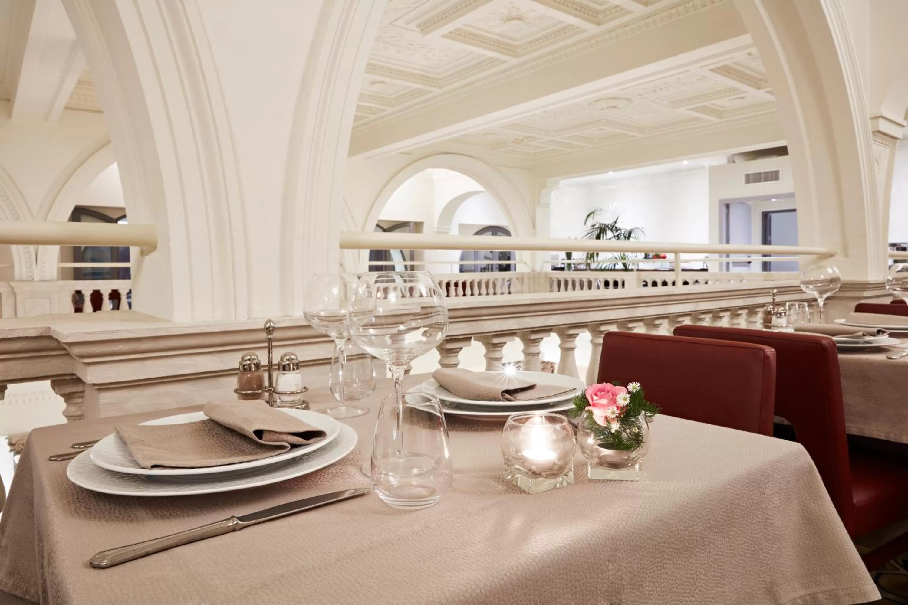 Restaurant/places to eat in Hotel The Building