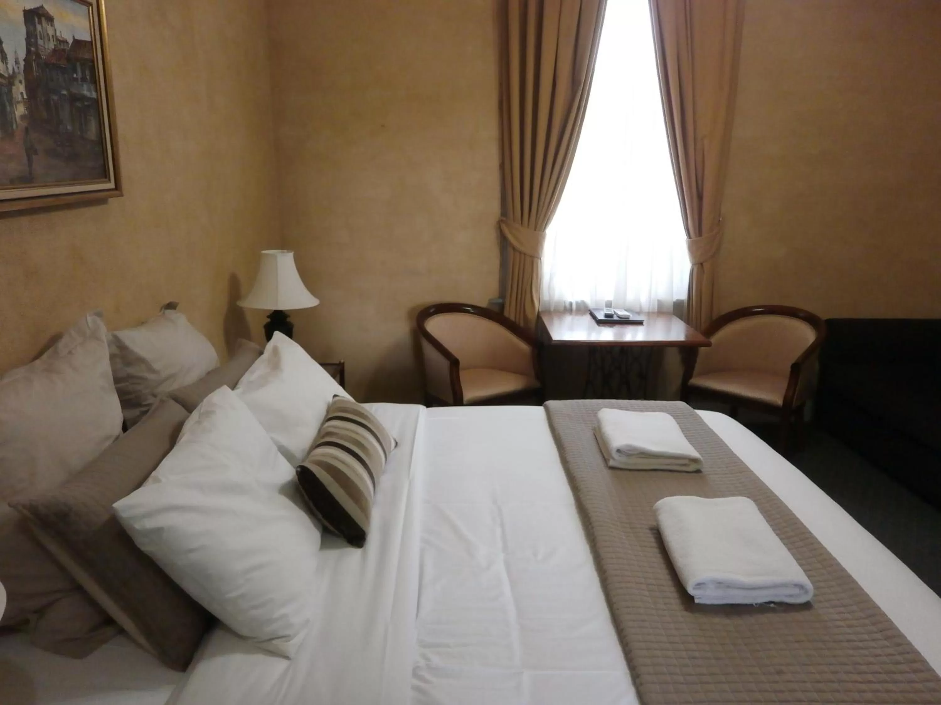 Bedroom, Bed in Central Springs Inn