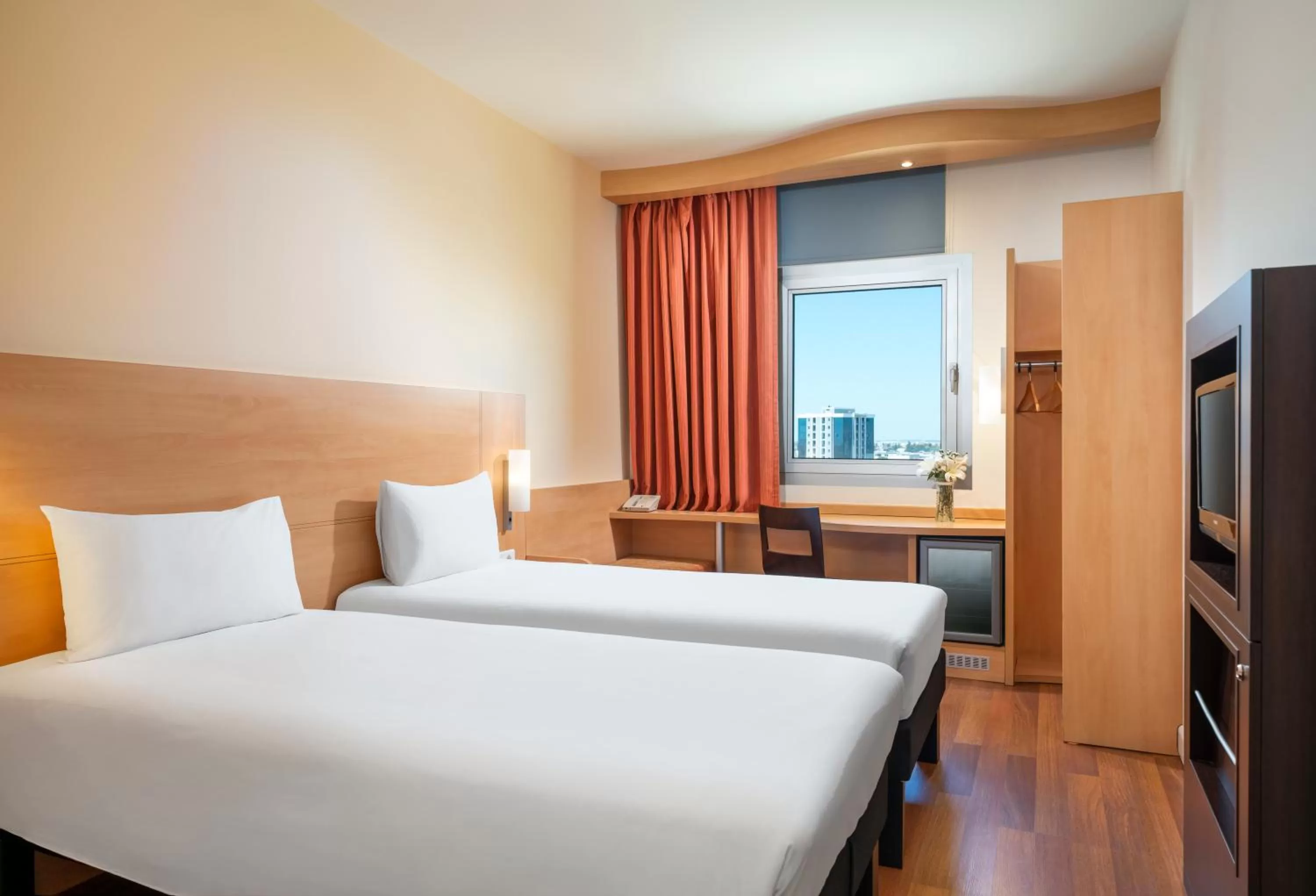 Photo of the whole room, Bed in ibis Adana