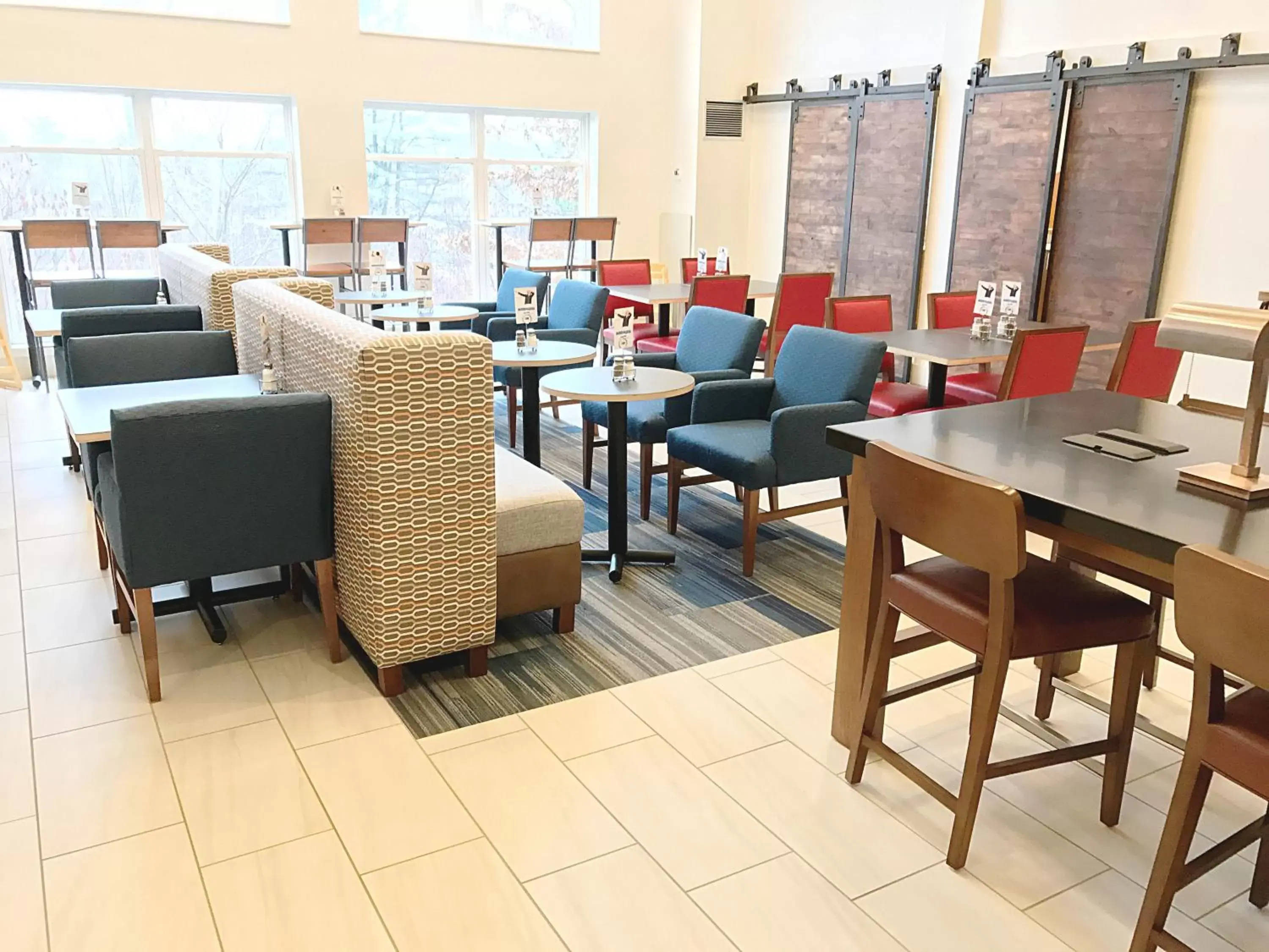 Breakfast in Holiday Inn Express Hotel & Suites White River Junction by IHG Breakfast in Holiday Inn Express Hotel & Suites White River Junction by IHG