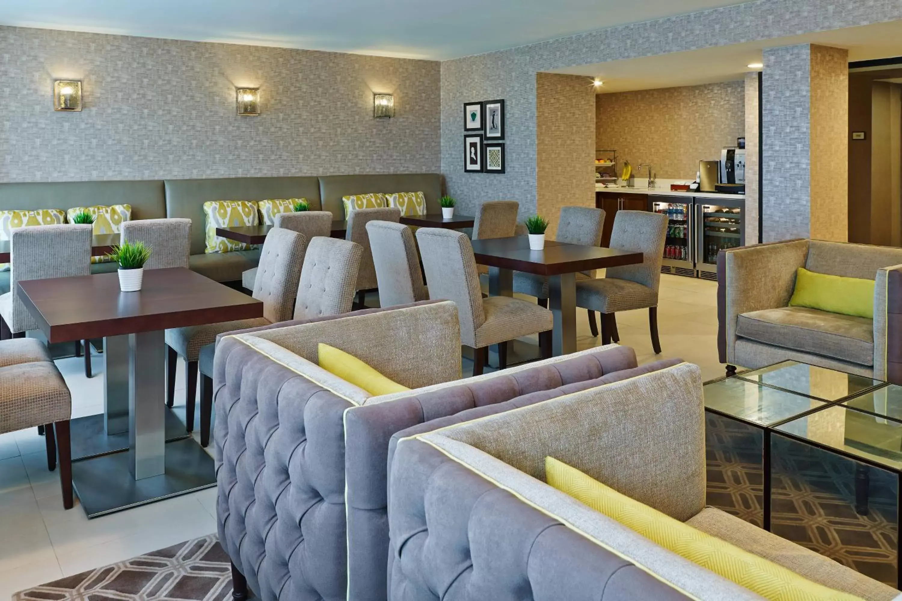 Lounge or bar, Restaurant/Places to Eat in Sheraton Detroit Novi