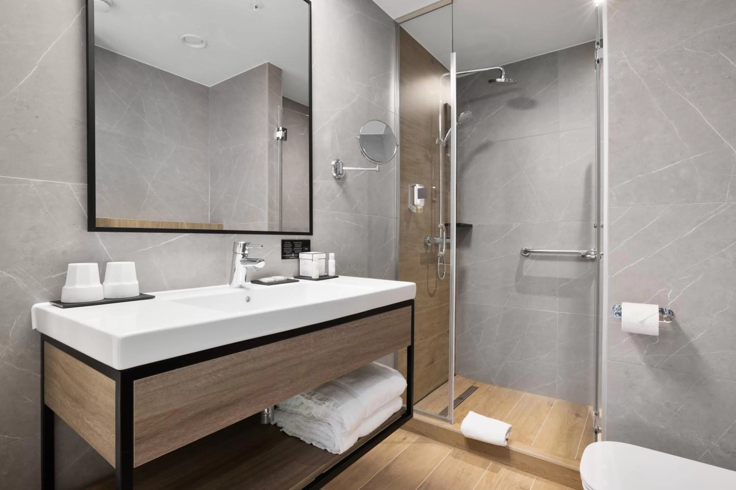 Bathroom in Riu Plaza London Victoria