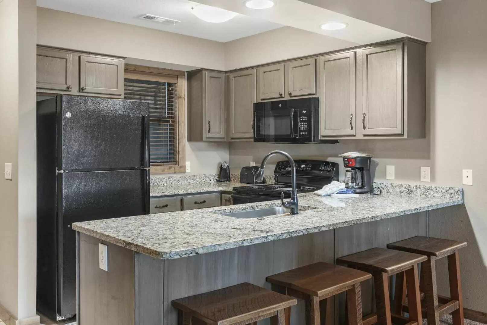 Kitchen or kitchenette in Table Rock Resorts at Indian Point