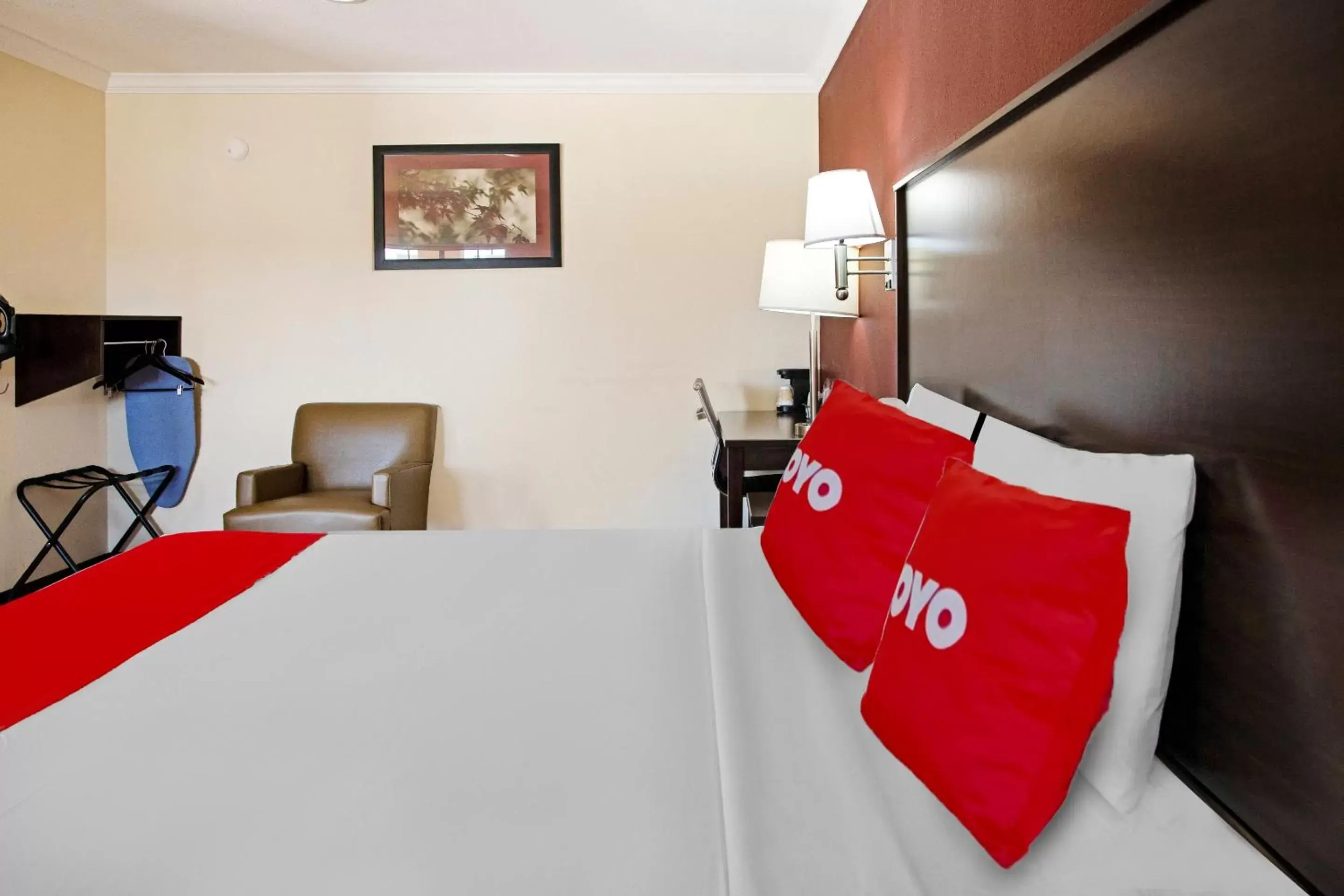 Bedroom, Bed in OYO Hotel McAllen Airport South