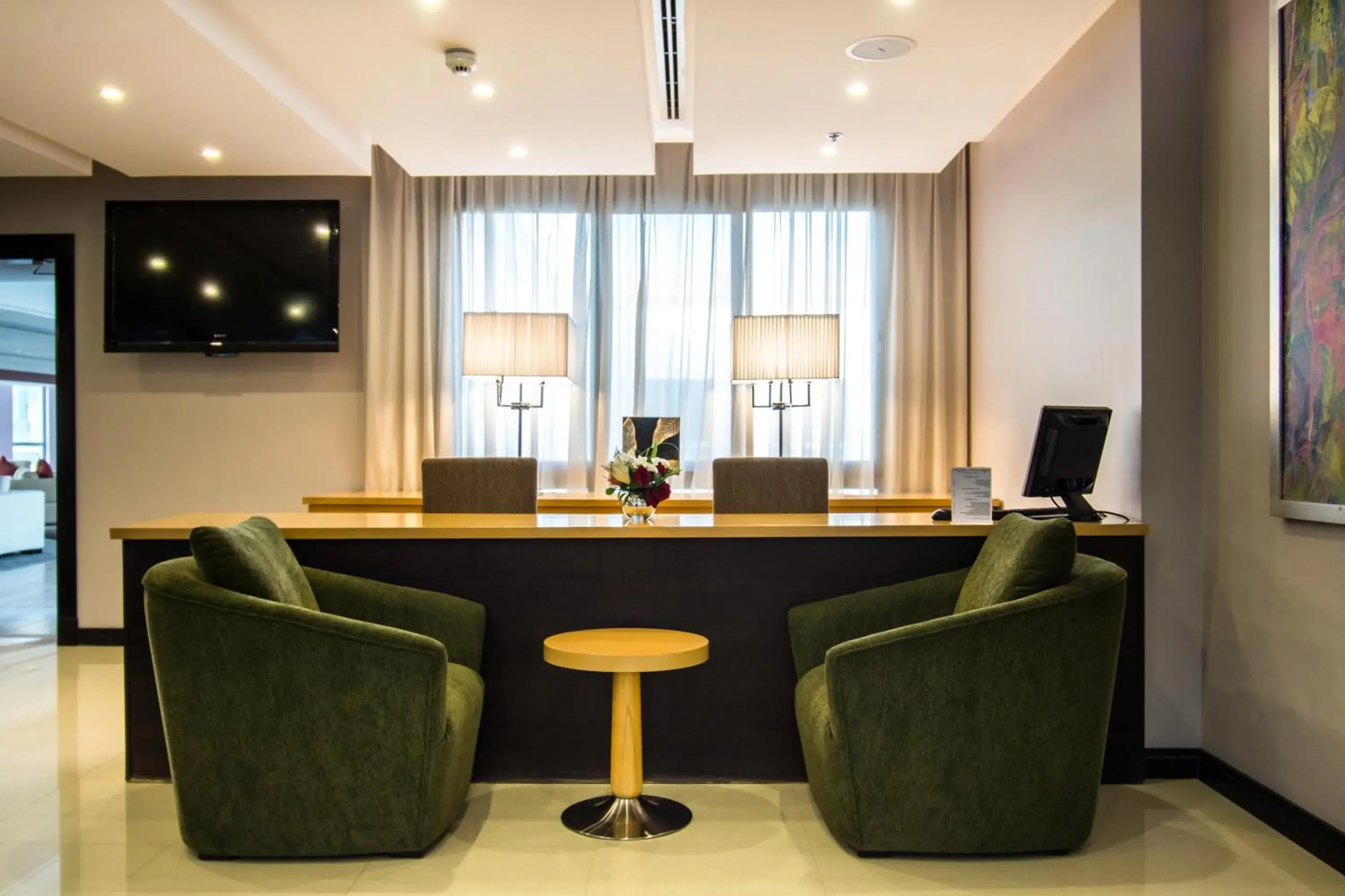 Lounge or bar in City Seasons Hotel & Suites Muscat