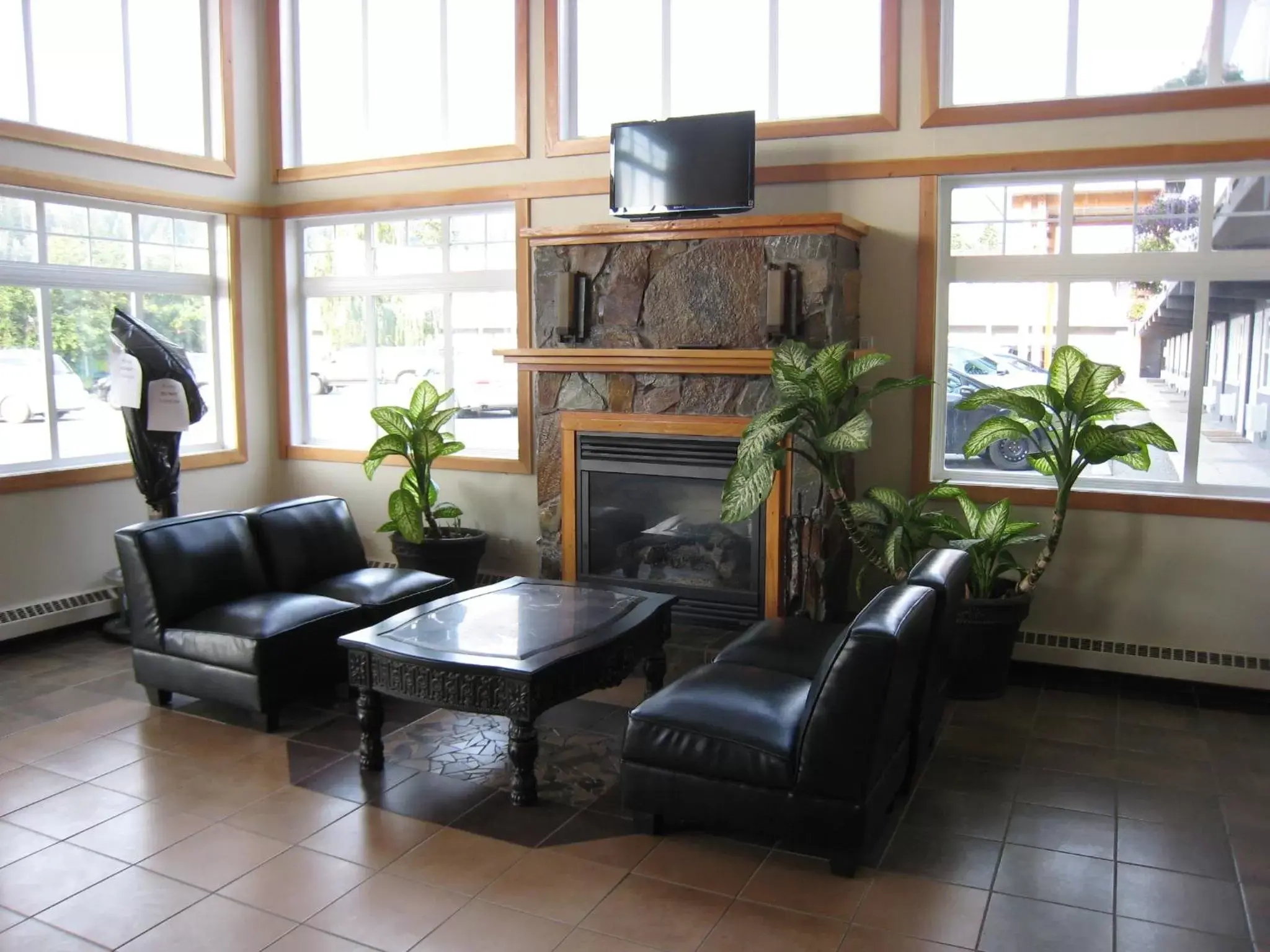 Lobby or reception, Seating Area in Days Inn by Wyndham Golden