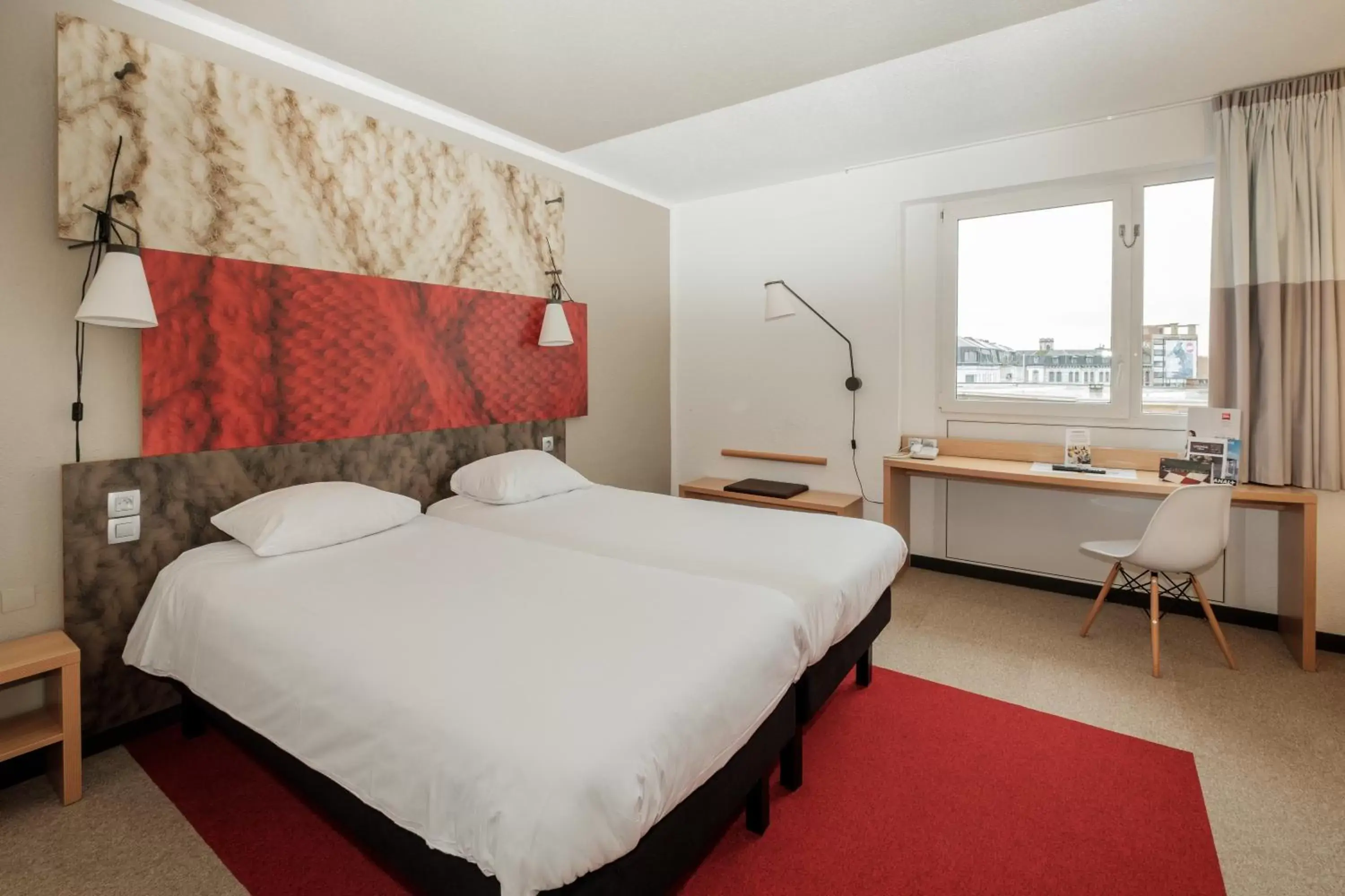 Photo of the whole room, Bed in ibis Mons Centre Gare