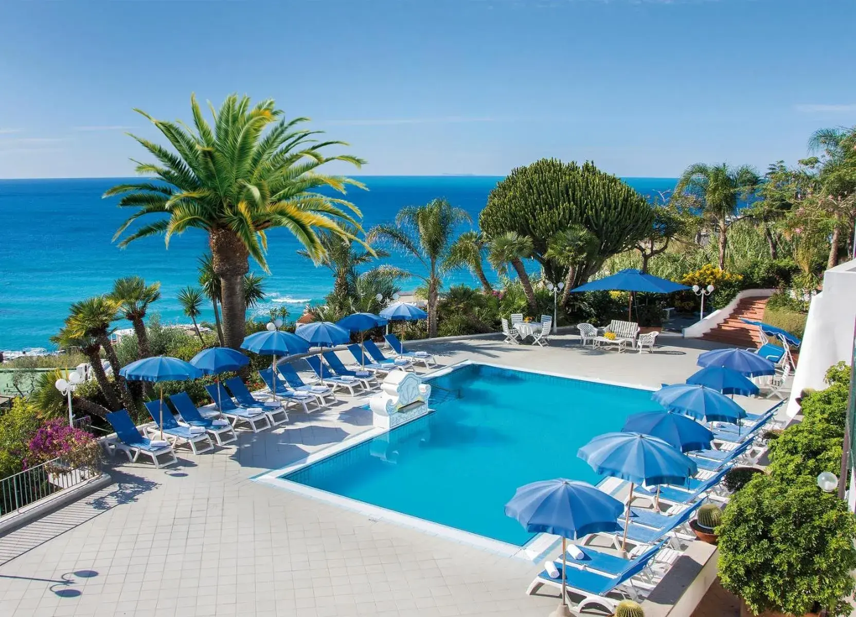 Patio, Pool View in Hotel Capizzo