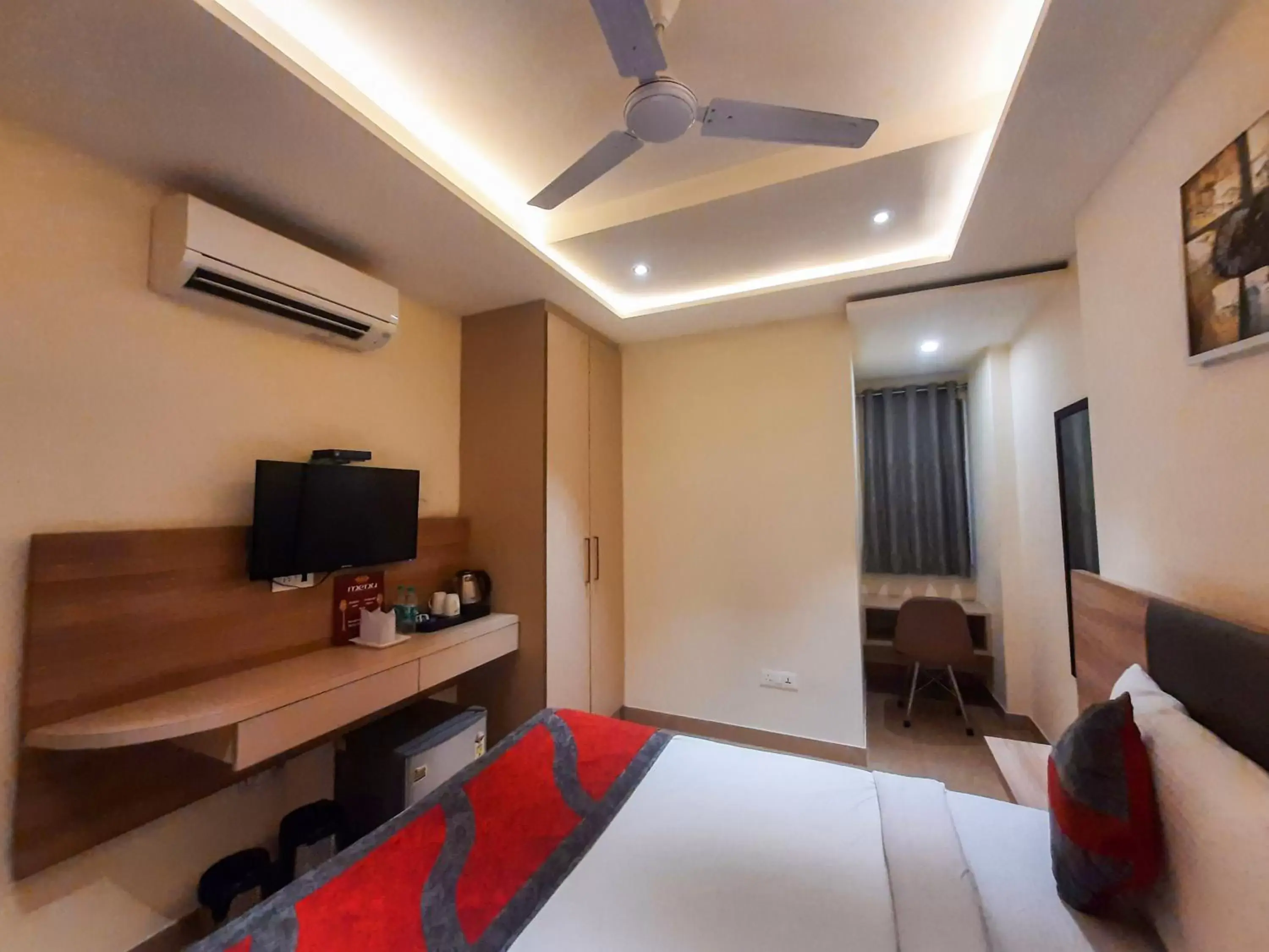 Bedroom, Bed in Hotel Tripple Tree - Karol Bagh Bedroom, Bed in Hotel Tripple Tree - Karol Bagh