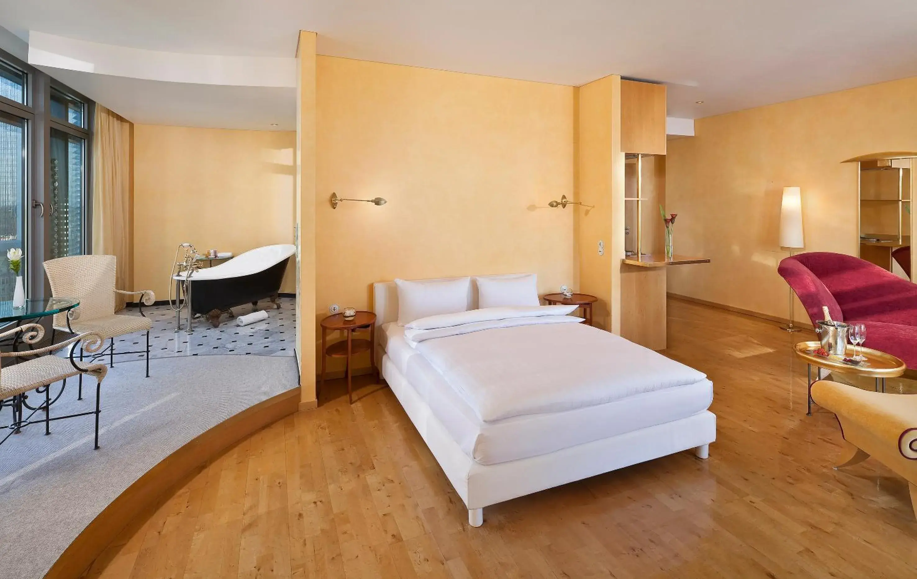 Bedroom, Bed in INNSiDE by Meliá Frankfurt Eurotheum