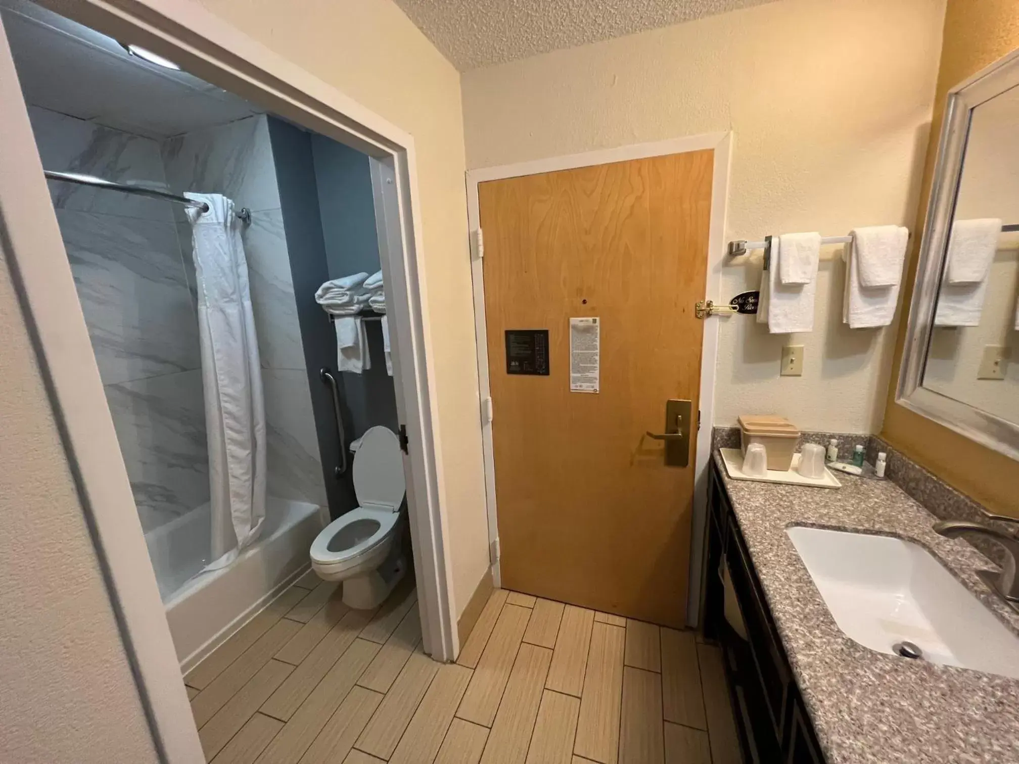 Bathroom in Quality Inn Richmond Airport