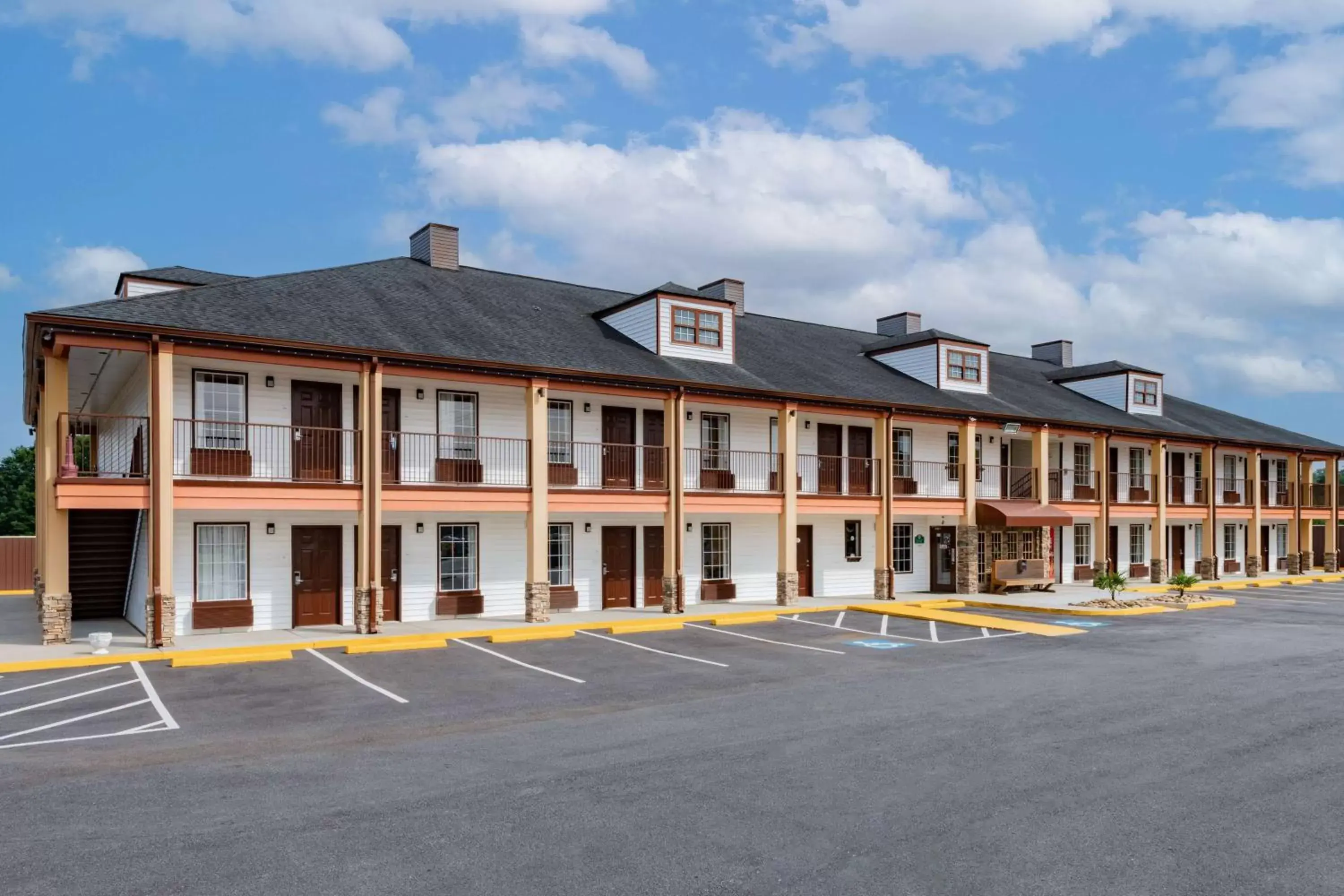 Property Building in Baymont by Wyndham Commerce GA Near Tanger Outlets Mall