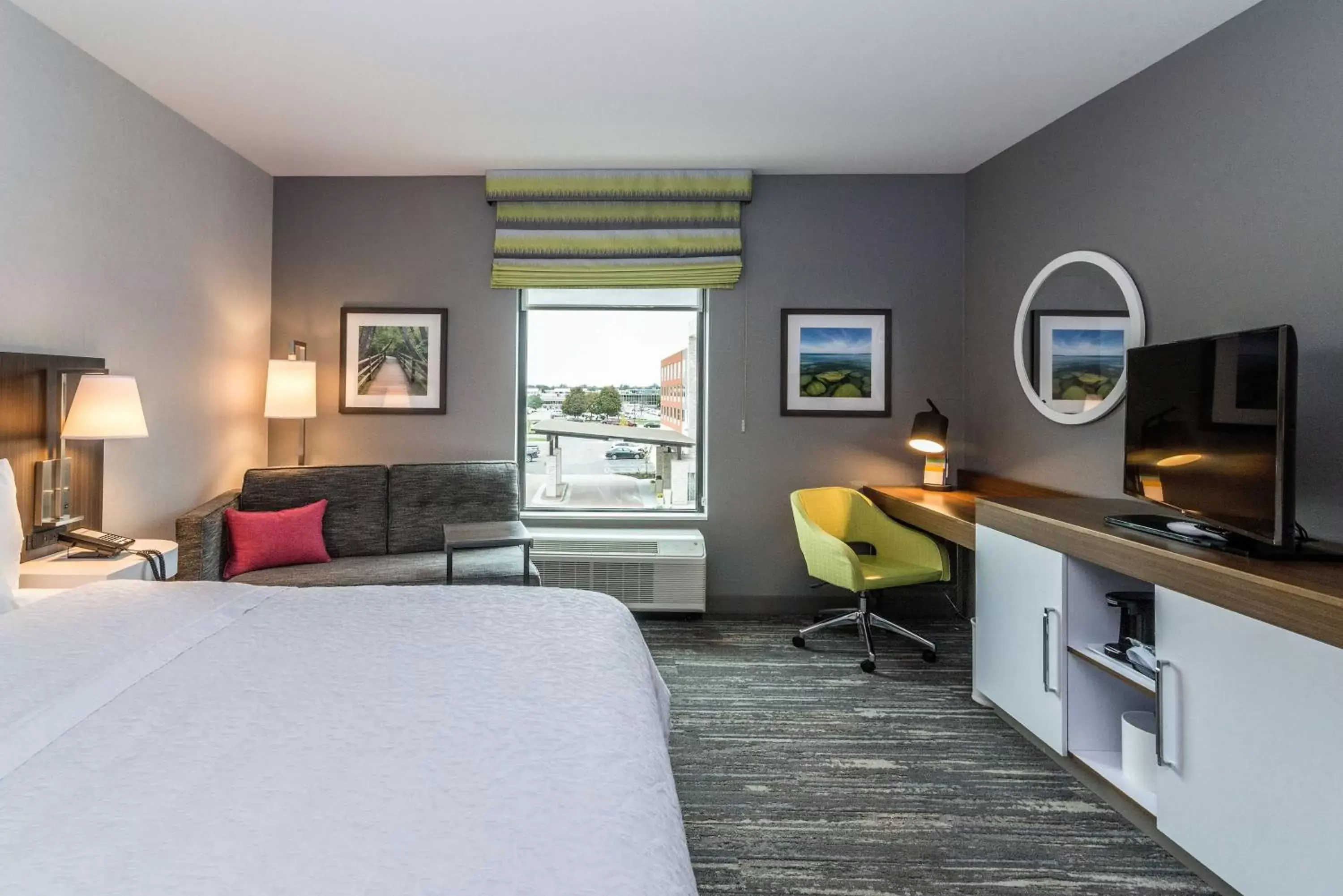 Bedroom in Hampton Inn & Suites - Allen Park