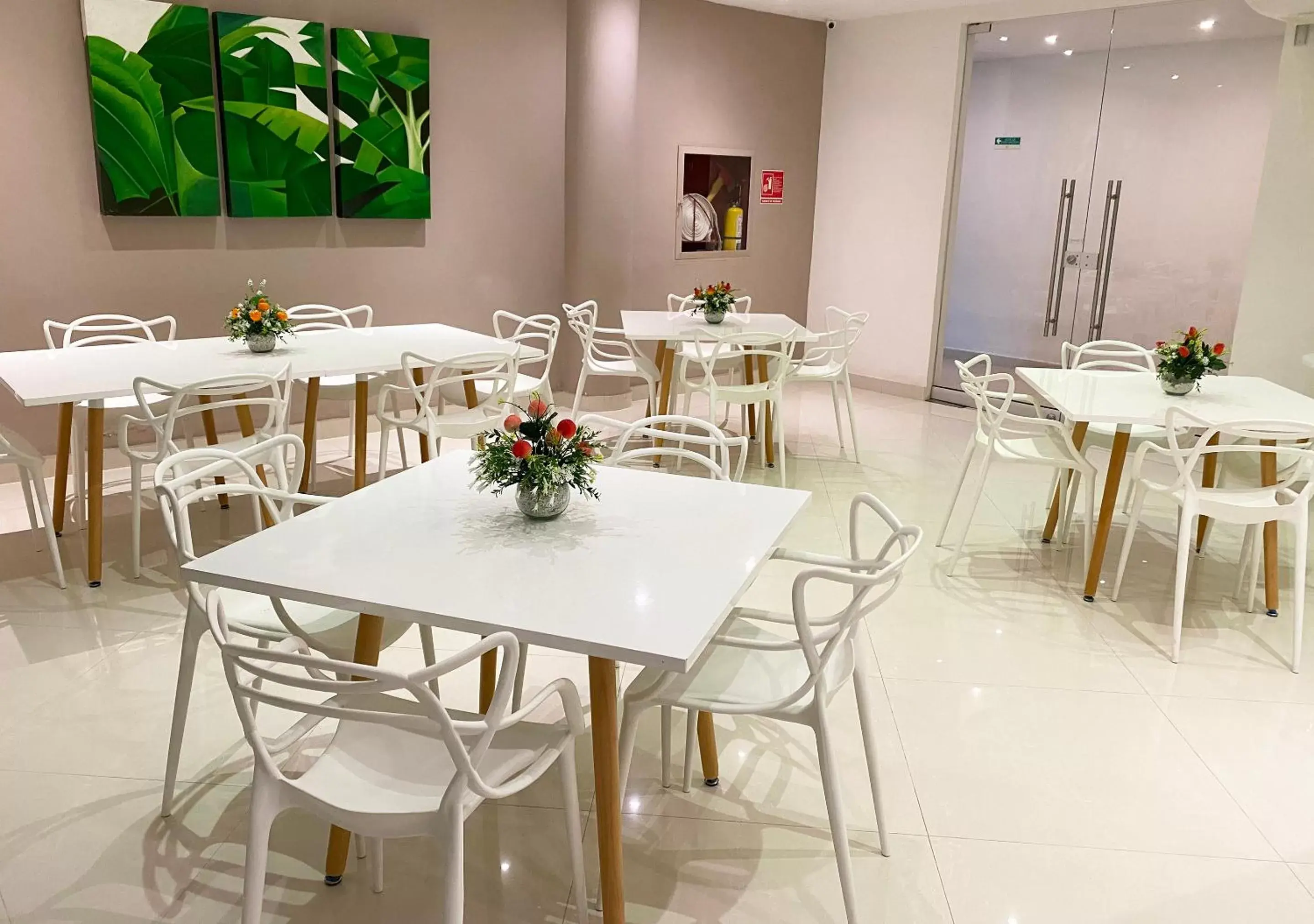Area and facilities, Restaurant/Places to Eat in Hotel 1525 By GEH Suites