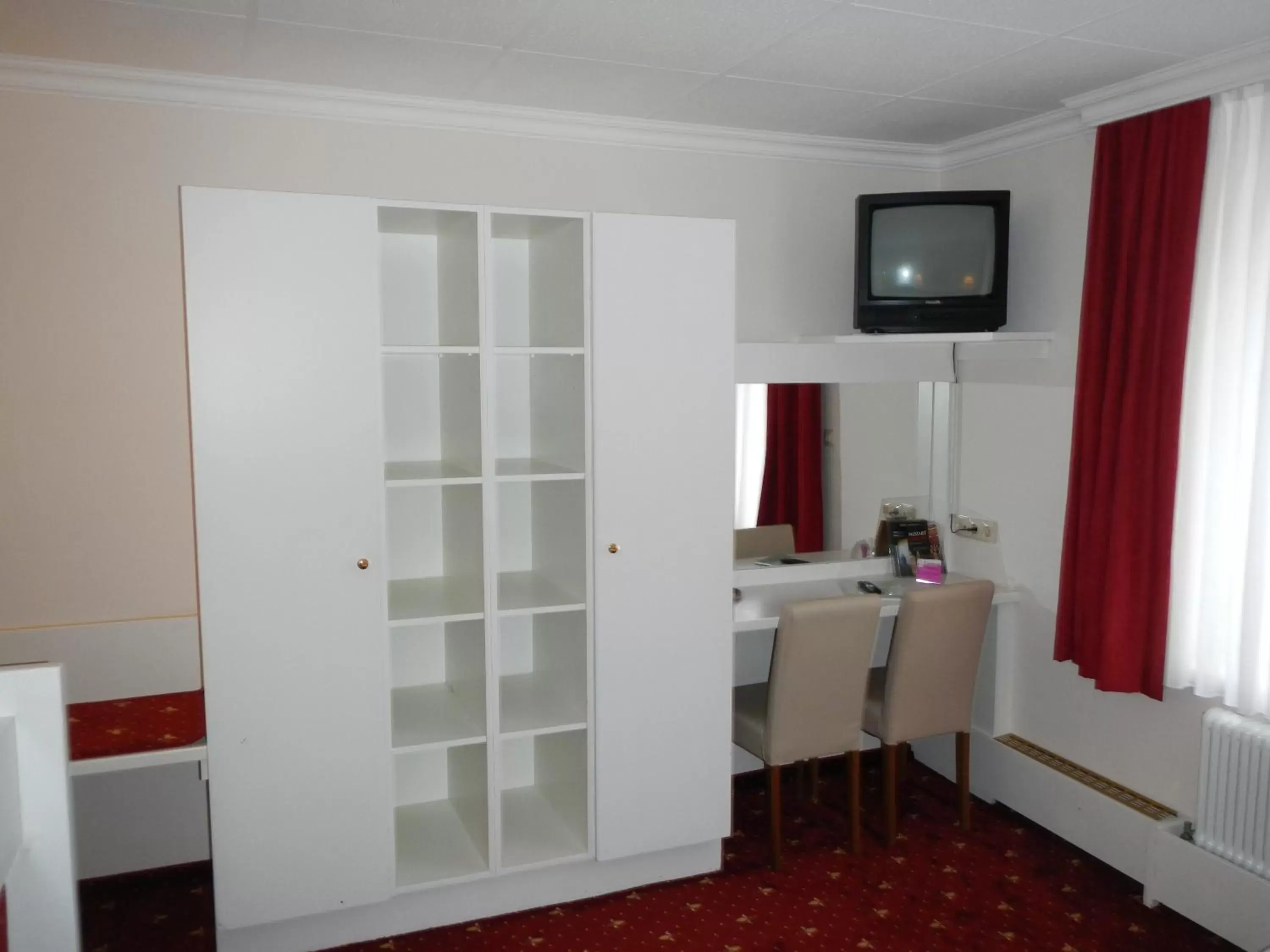 Bed, TV/Entertainment Center in Pension Pharmador