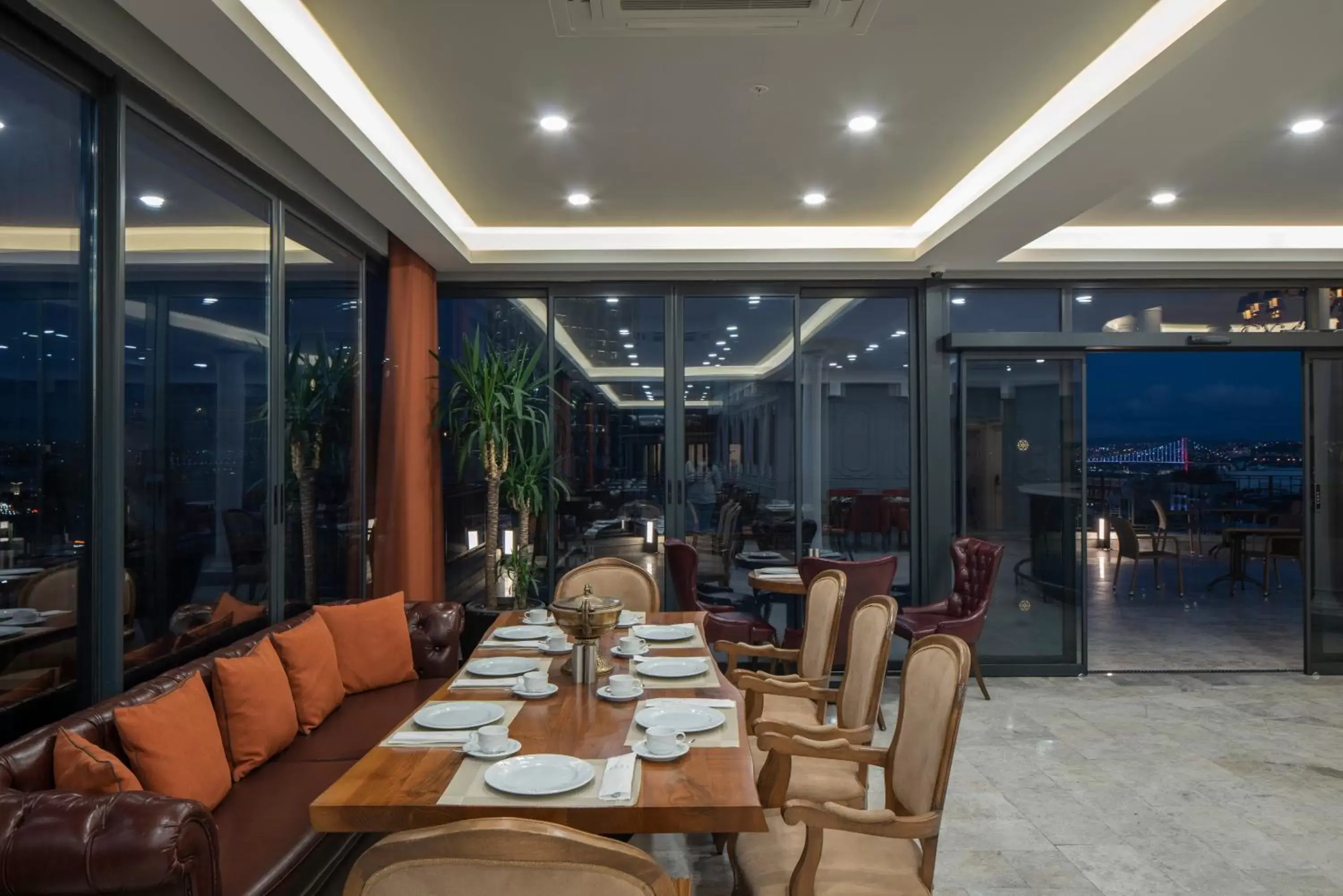 Restaurant/Places to Eat in AKKA Lush Hotel Taksim