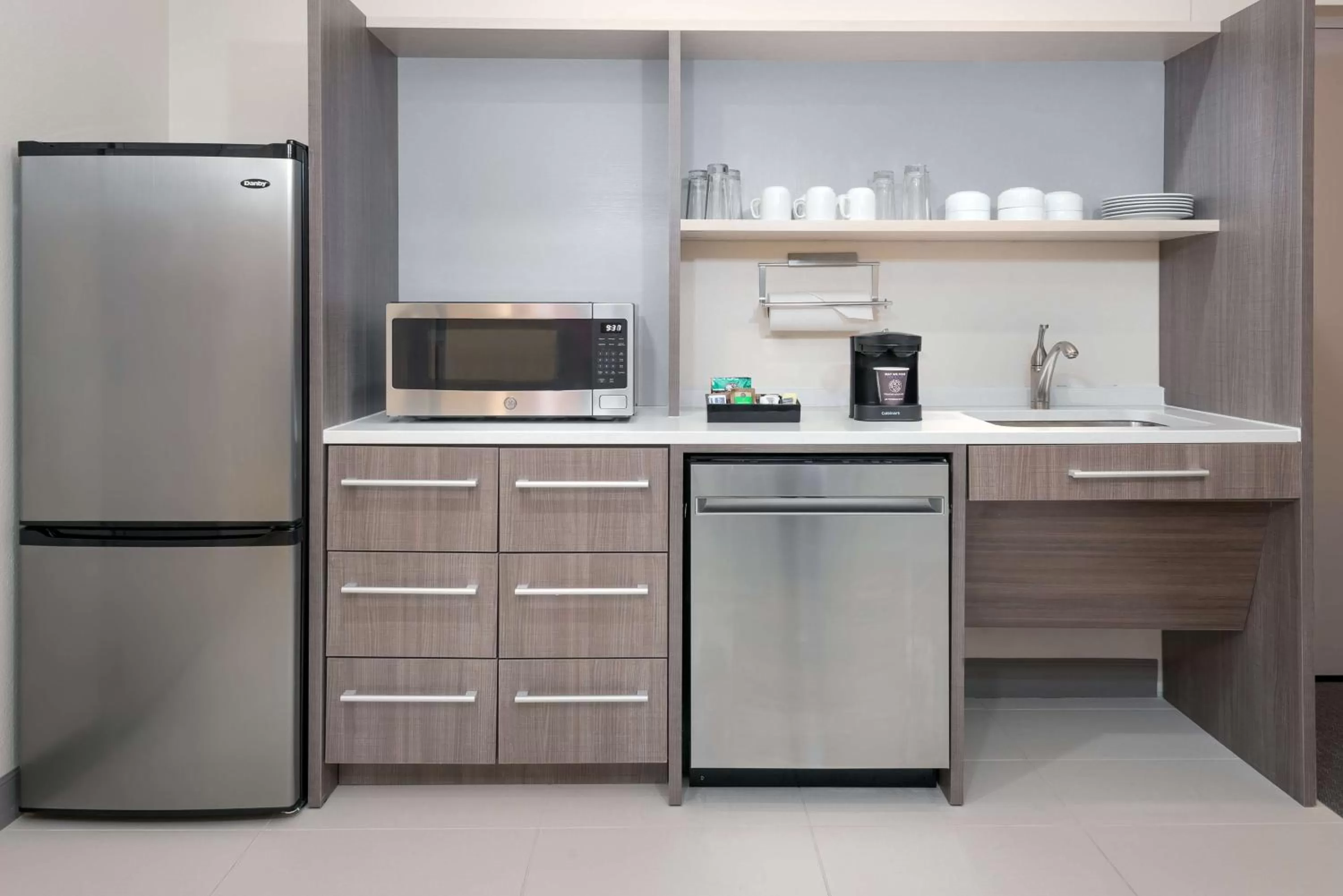 Kitchen or kitchenette in Home2 Suites By Hilton Orlando Near UCF