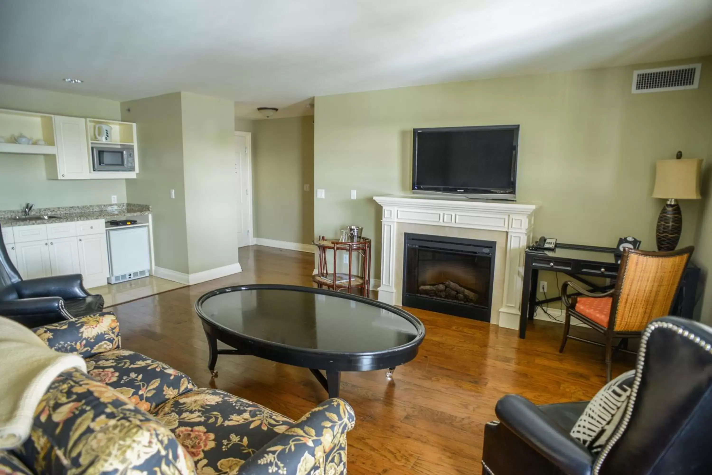 Living room, Seating Area in Rawley Resort, Spa & Marina