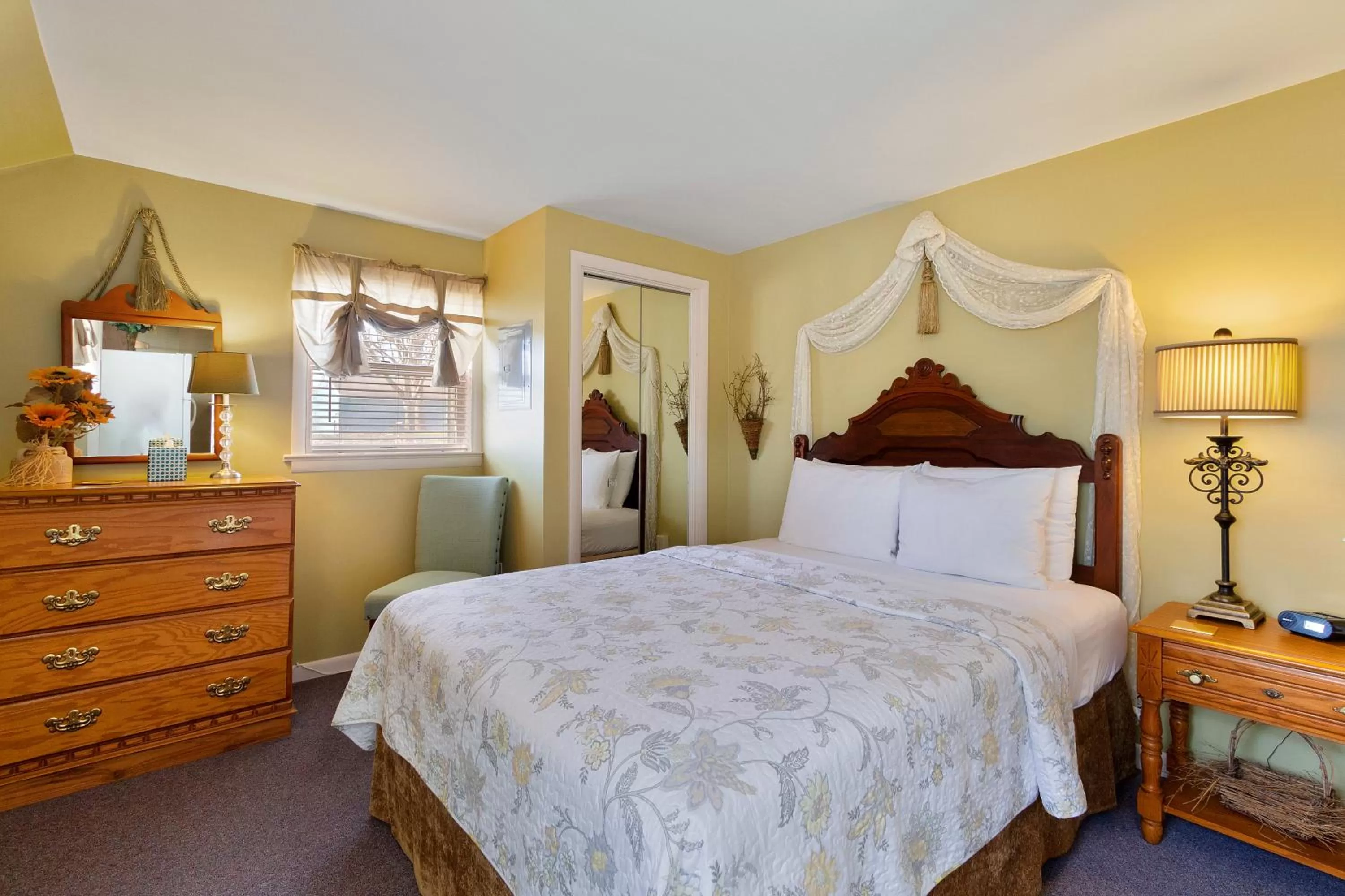 Bedroom, Bed in After Eight Bed and Breakfast