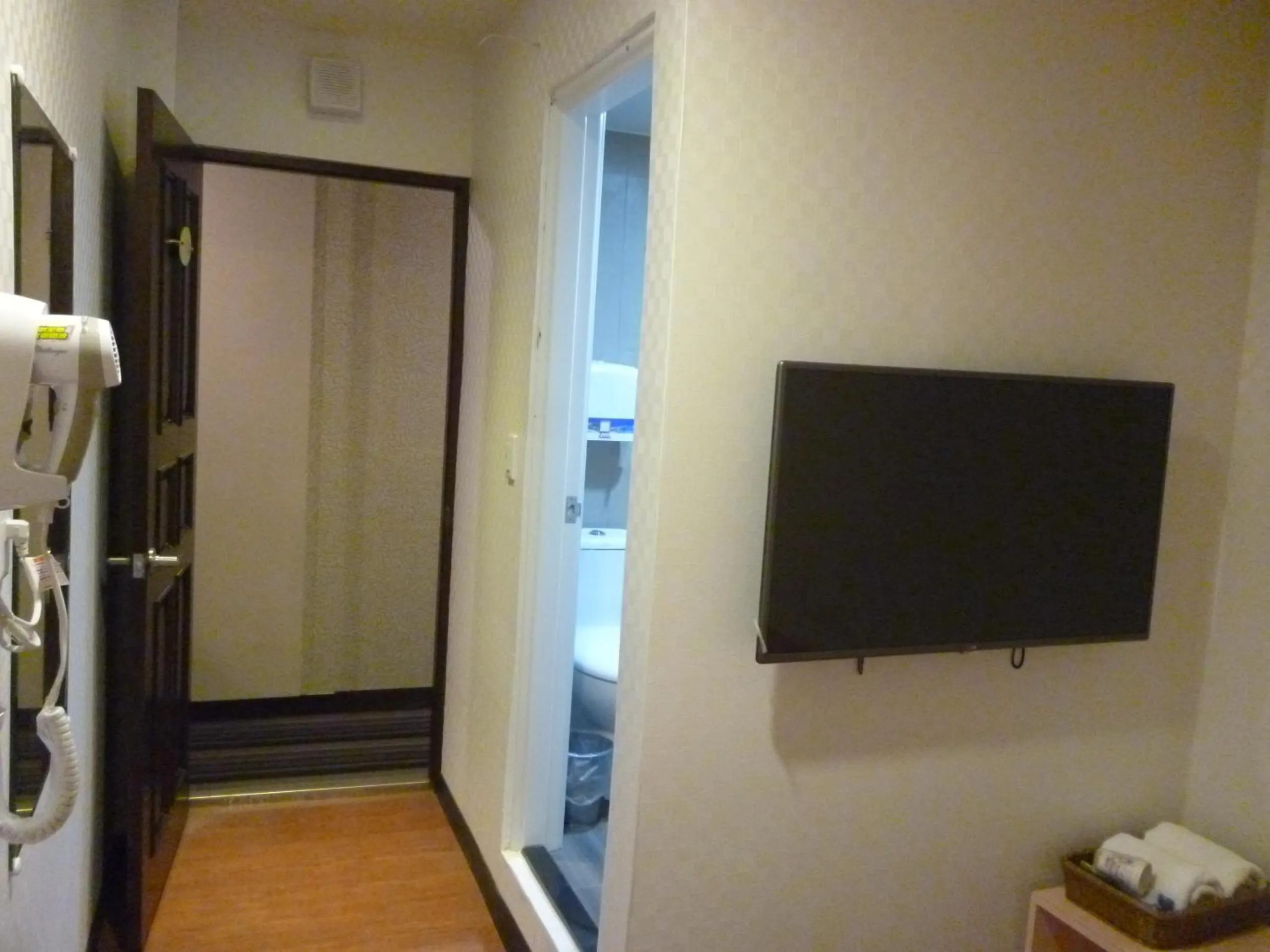 TV and multimedia in Yung Feng Hotel