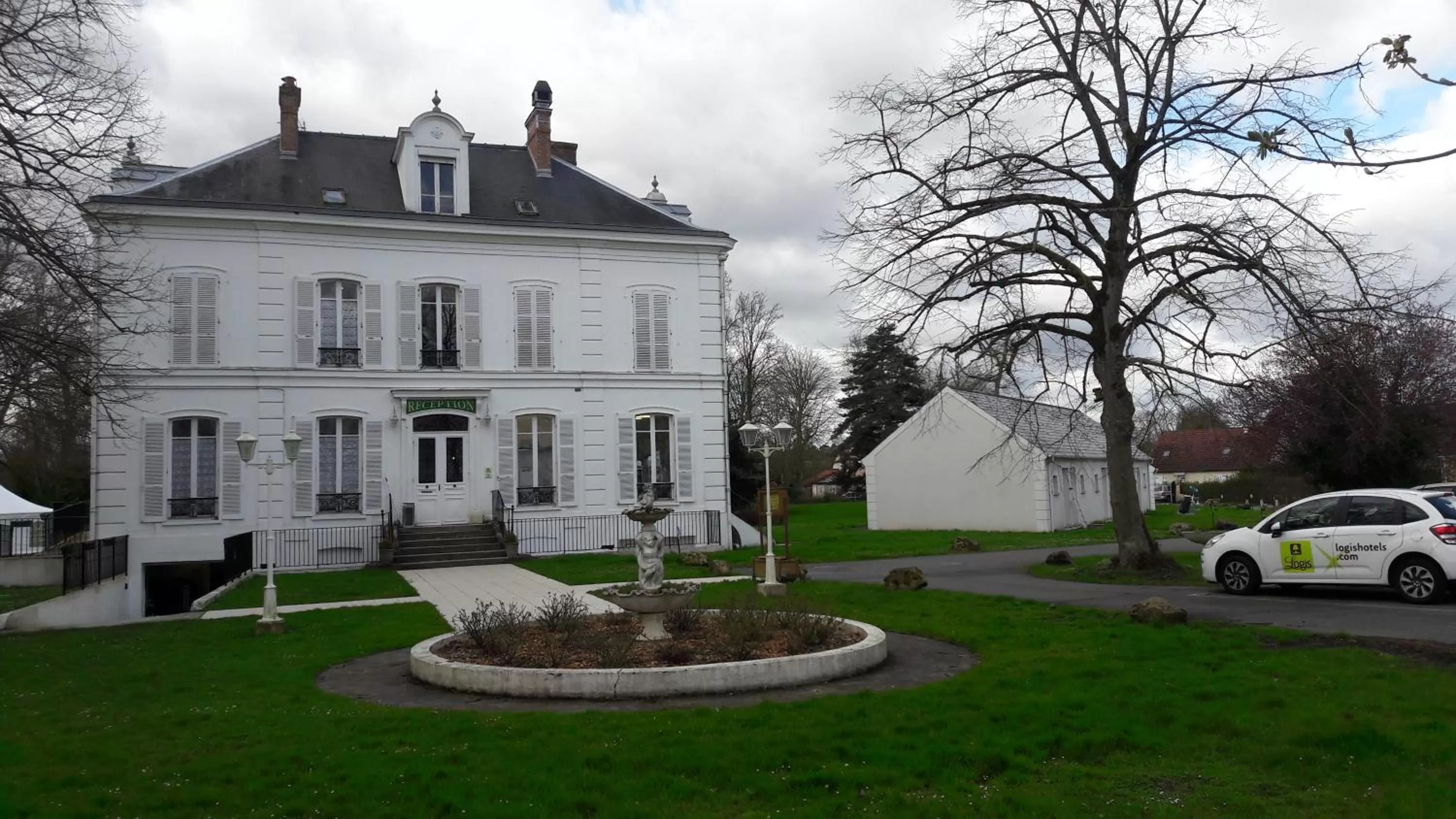 Logis - Hostellerie Le Chatel Nangis