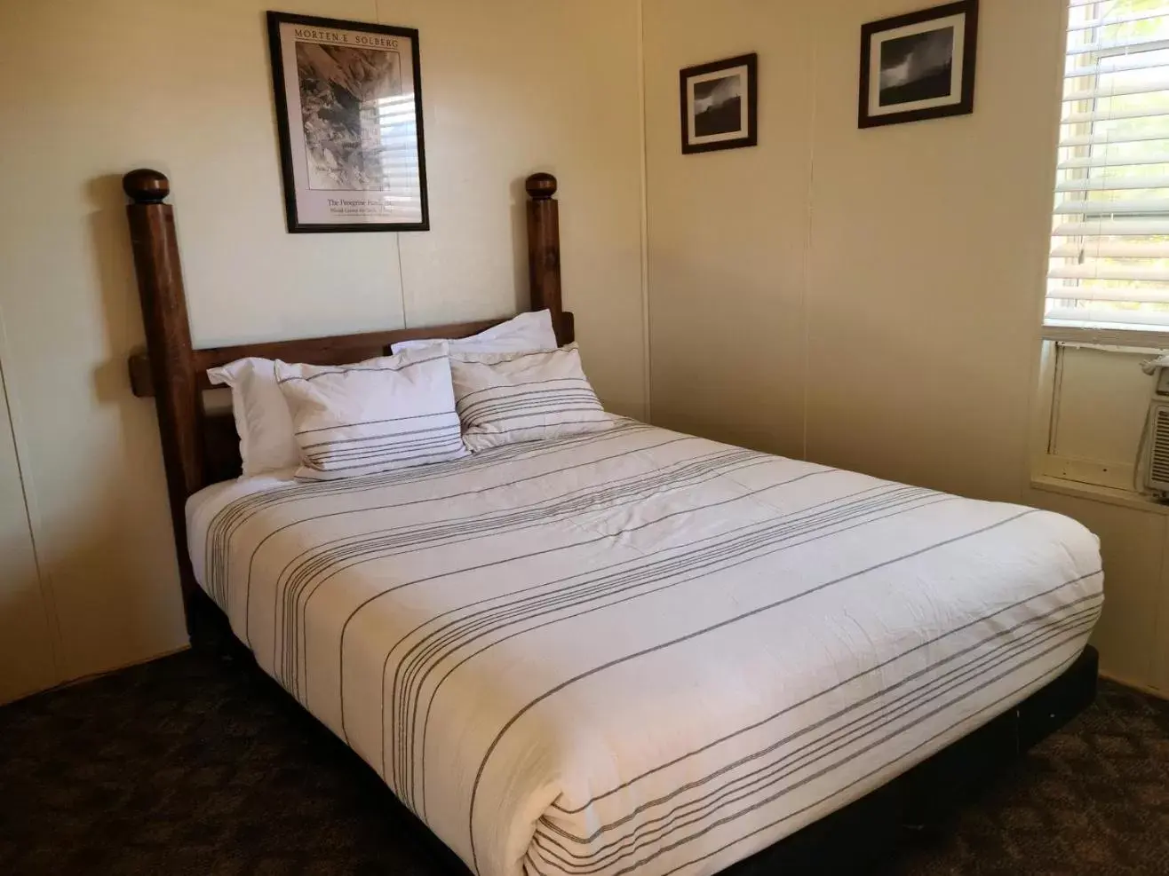 Bed in Lee's Ferry Lodge at Vermilion Cliffs