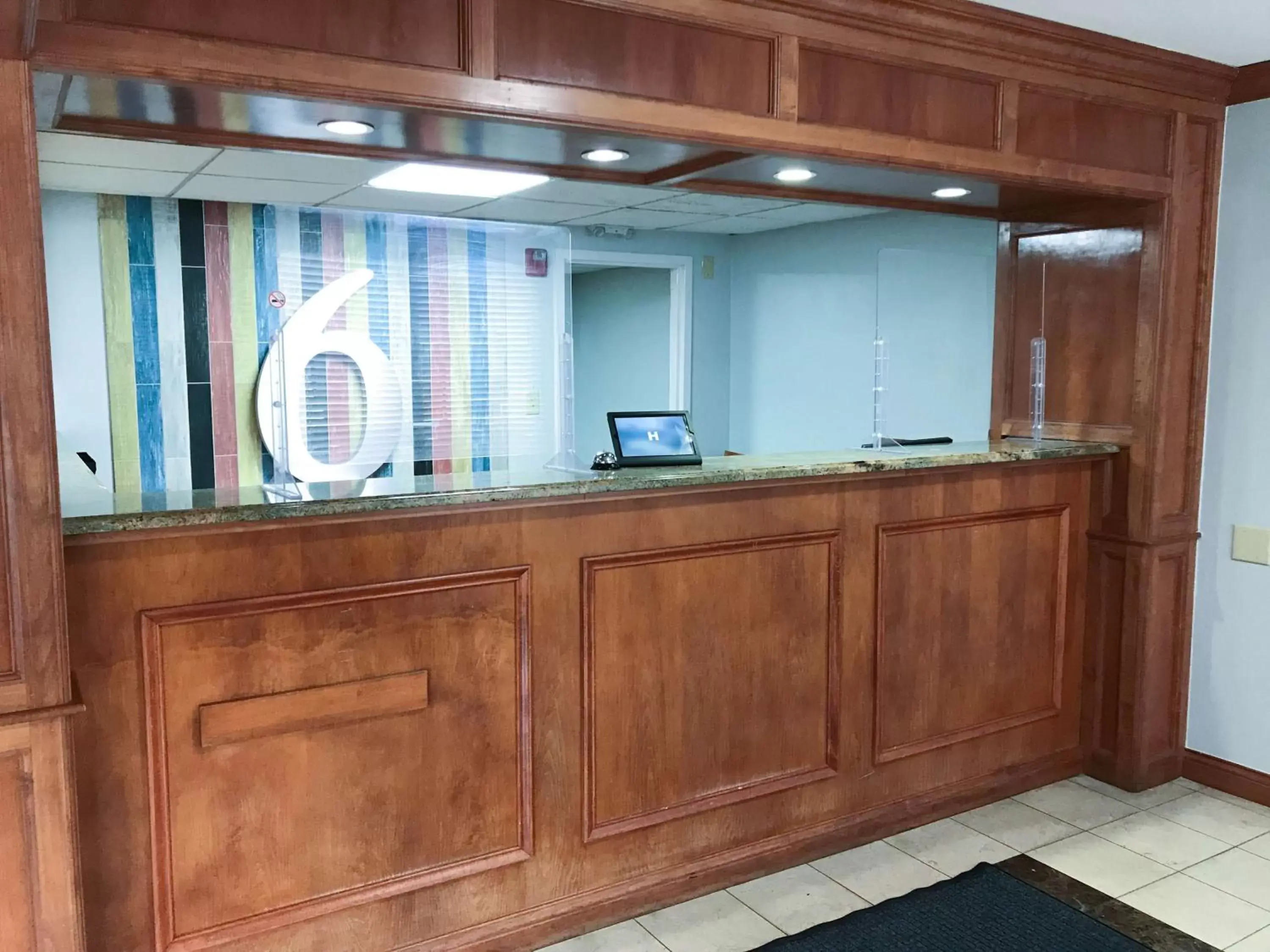 Lobby or reception in Studio 6 Suites Tupelo, MS Lobby or reception in Studio 6 Suites Tupelo, MS