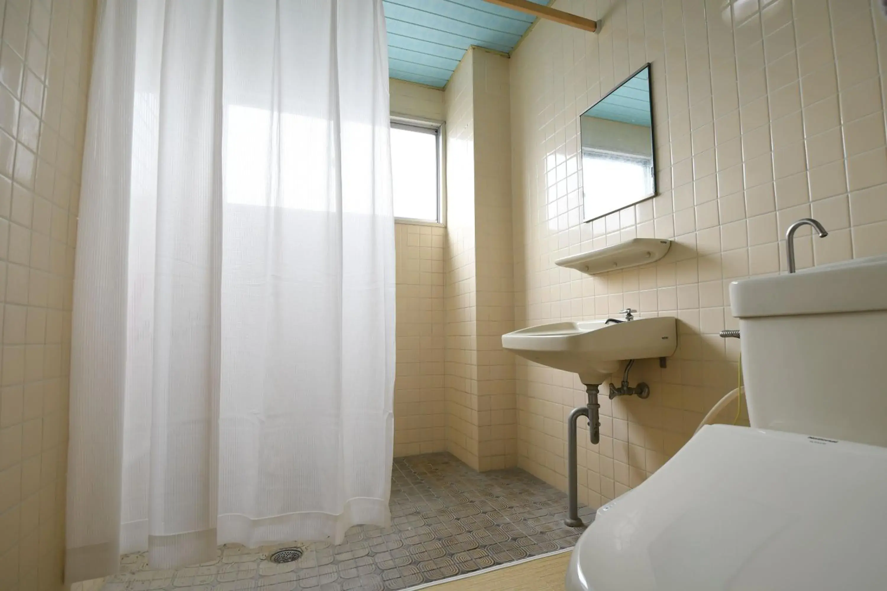 Shower, Bathroom in Onsen yado Hamayu Nagi