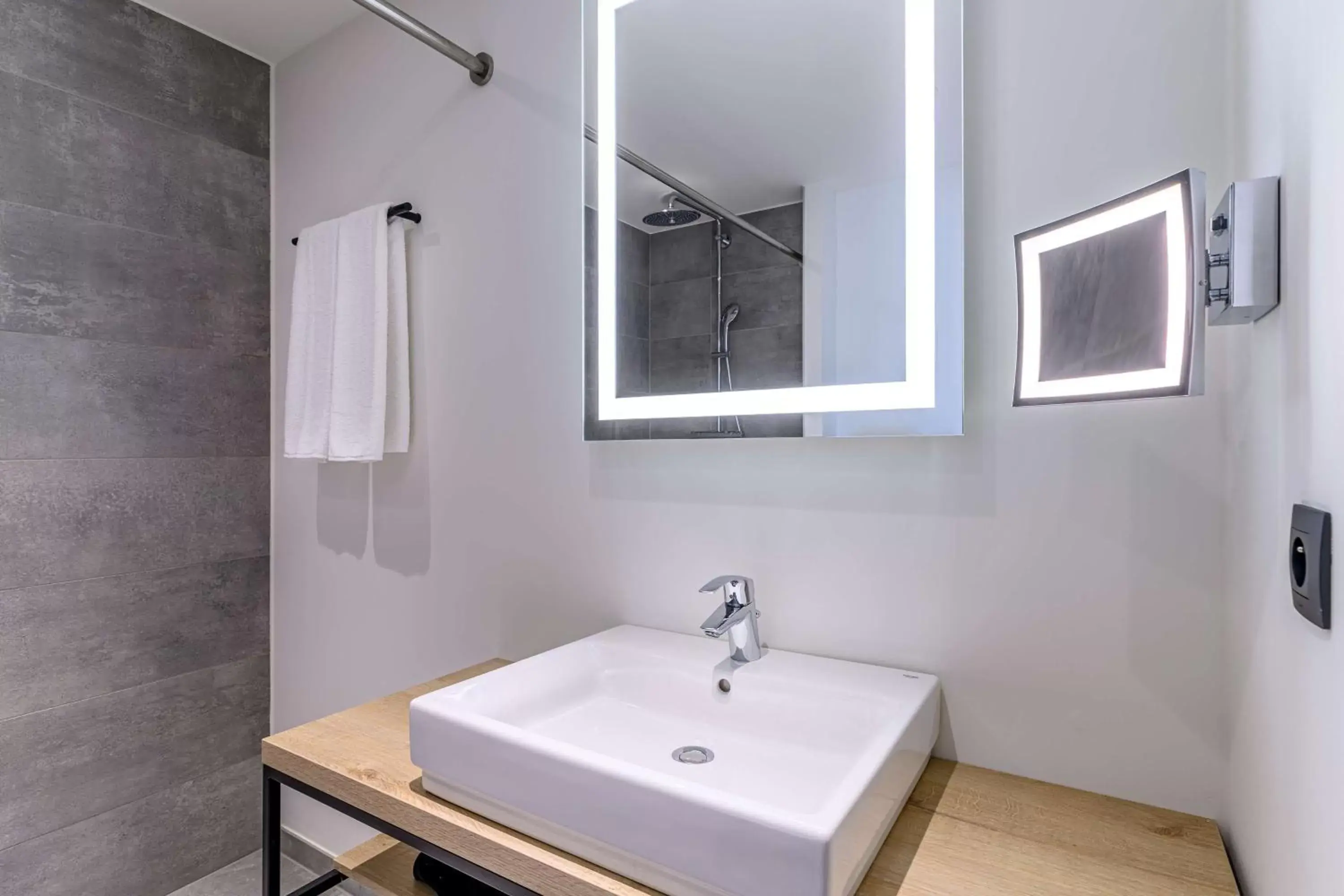 Bathroom in Park Inn by Radisson Antwerp Berchem