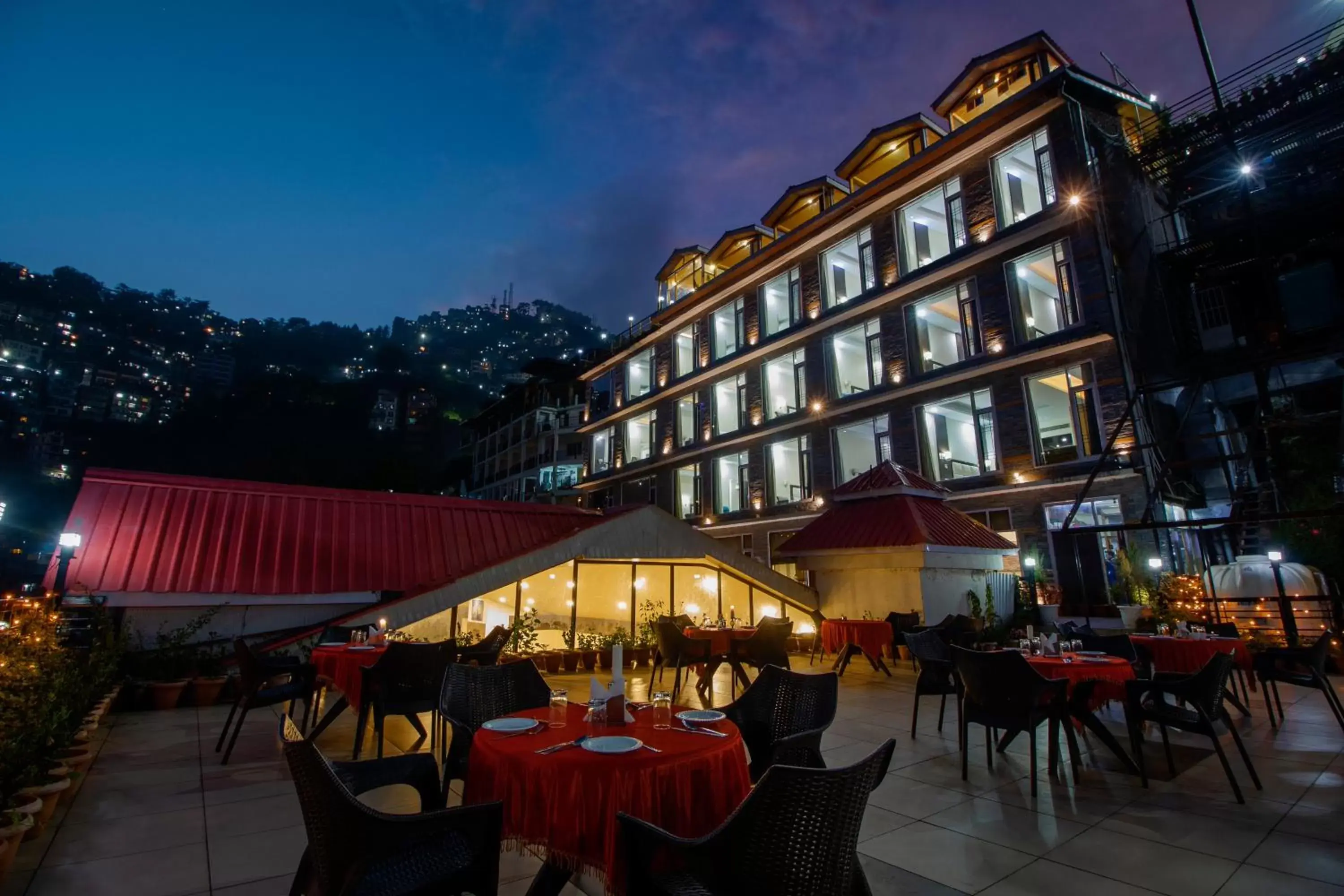 Balcony/Terrace, Restaurant/Places to Eat in Snow Valley Resorts Shimla