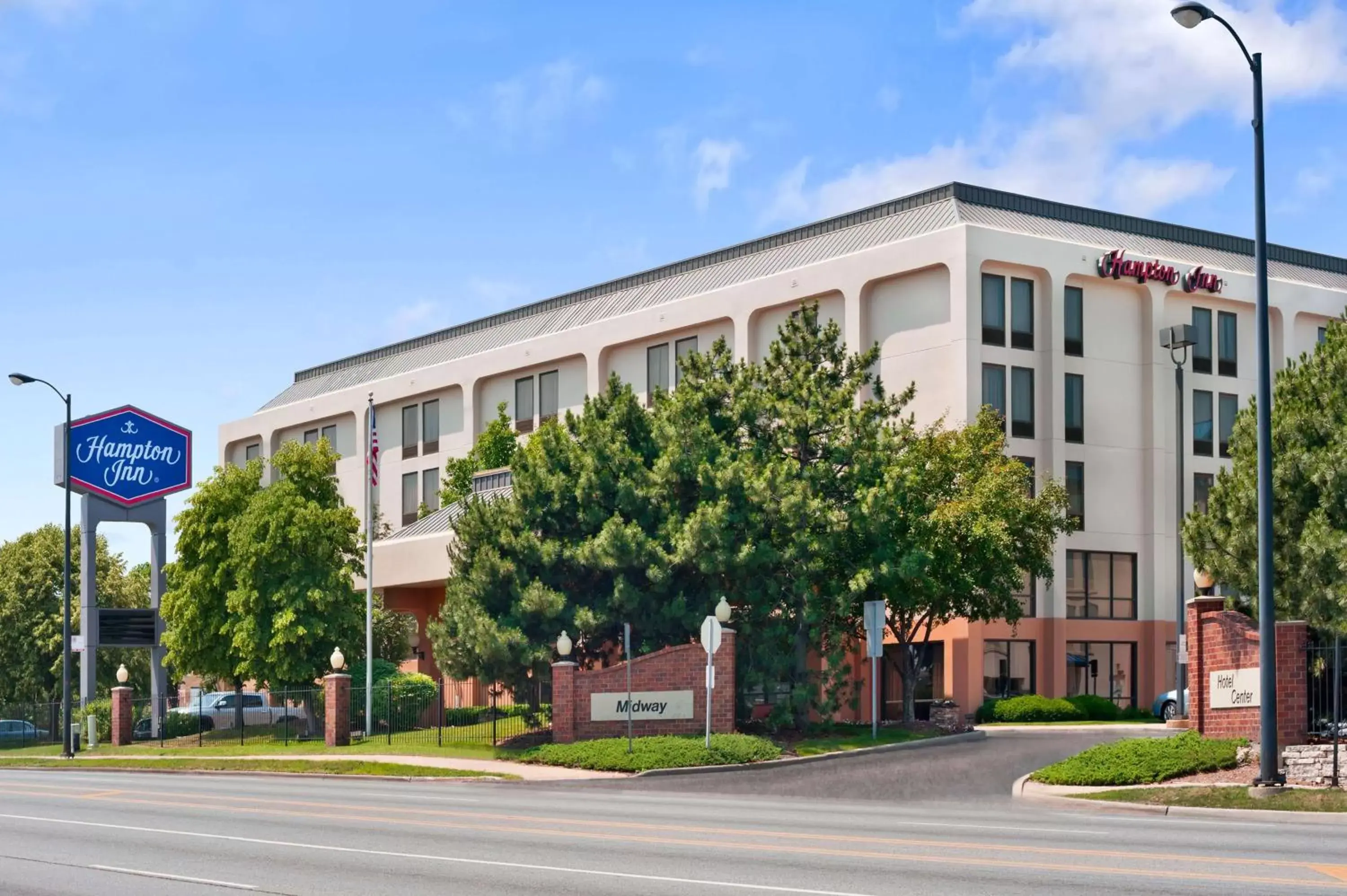Property Building in Hampton Inn Chicago-Midway Airport