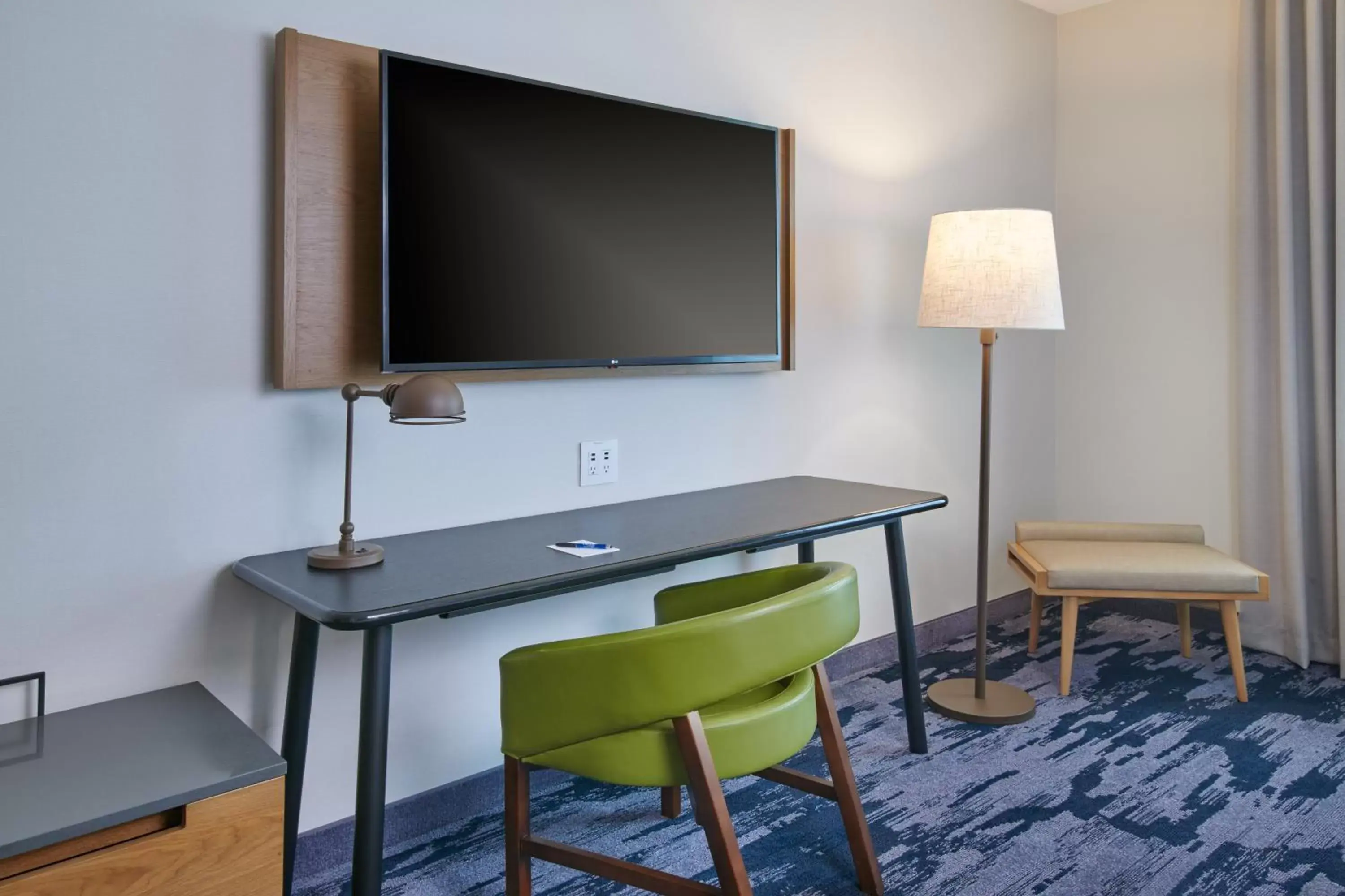 Guests, TV/Entertainment Center in Fairfield Inn & Suites by Marriott Chicago O'Hare