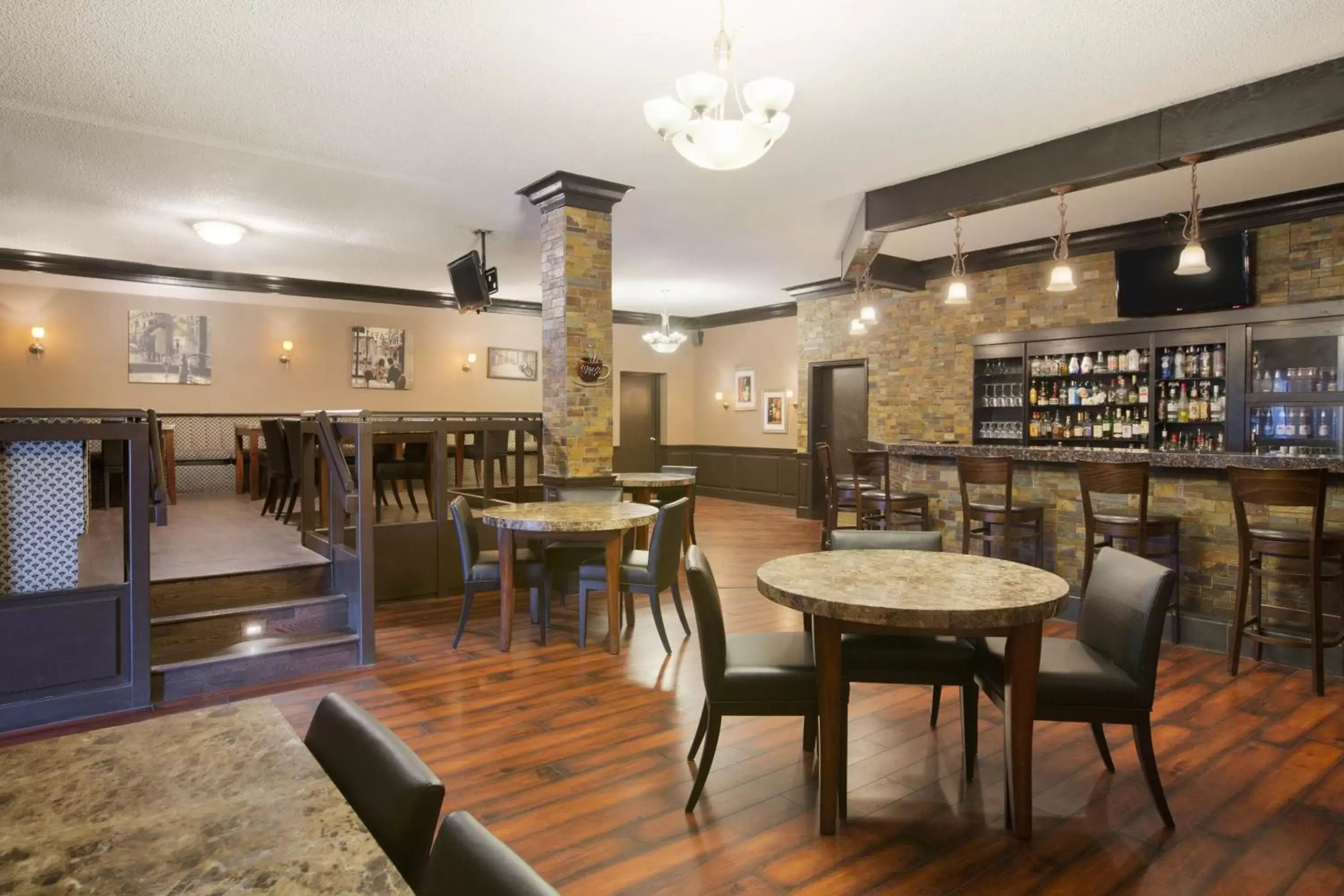 Lounge or bar, Restaurant/Places to Eat in Days Inn by Wyndham Calgary South