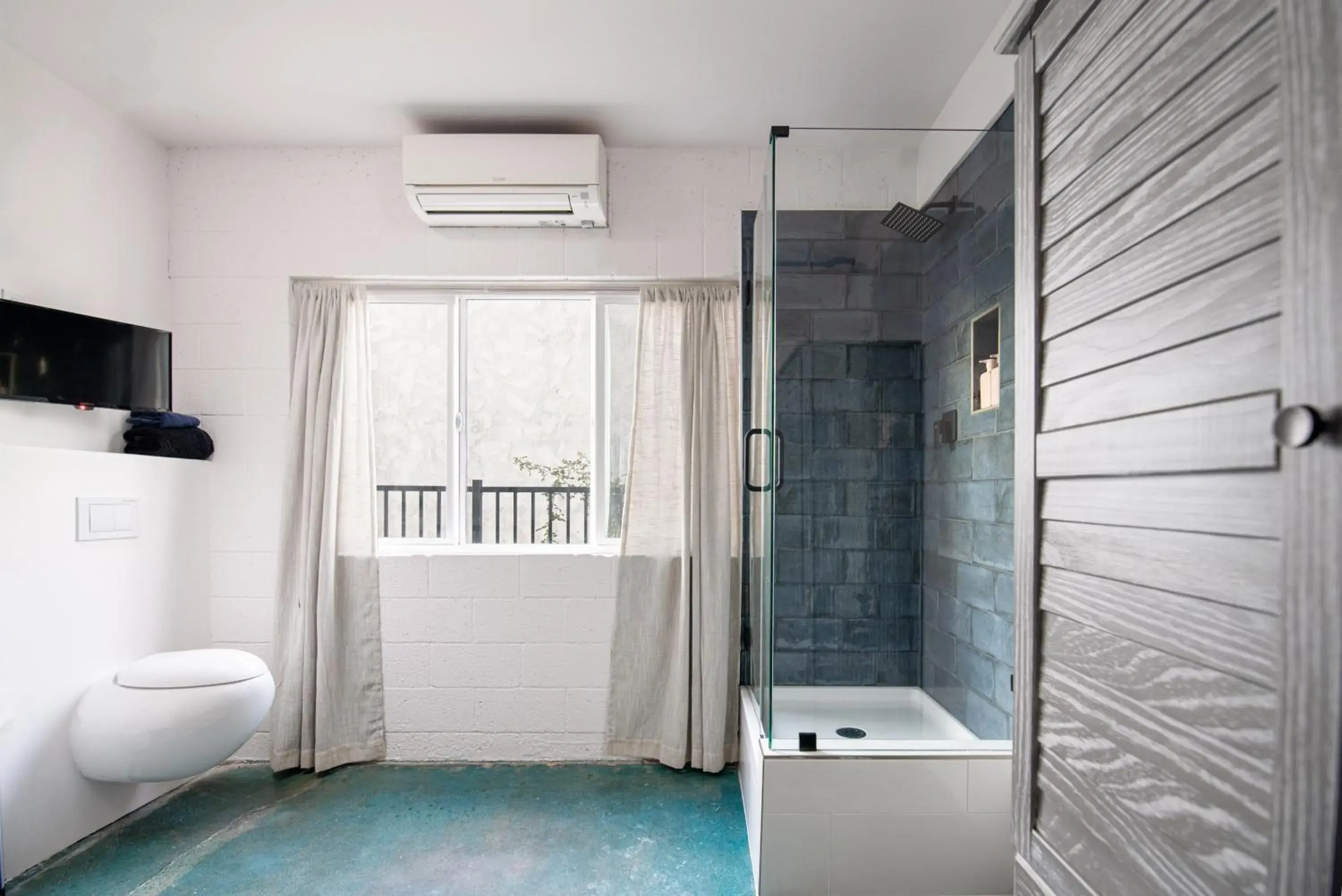 Bathroom in House of Trestles