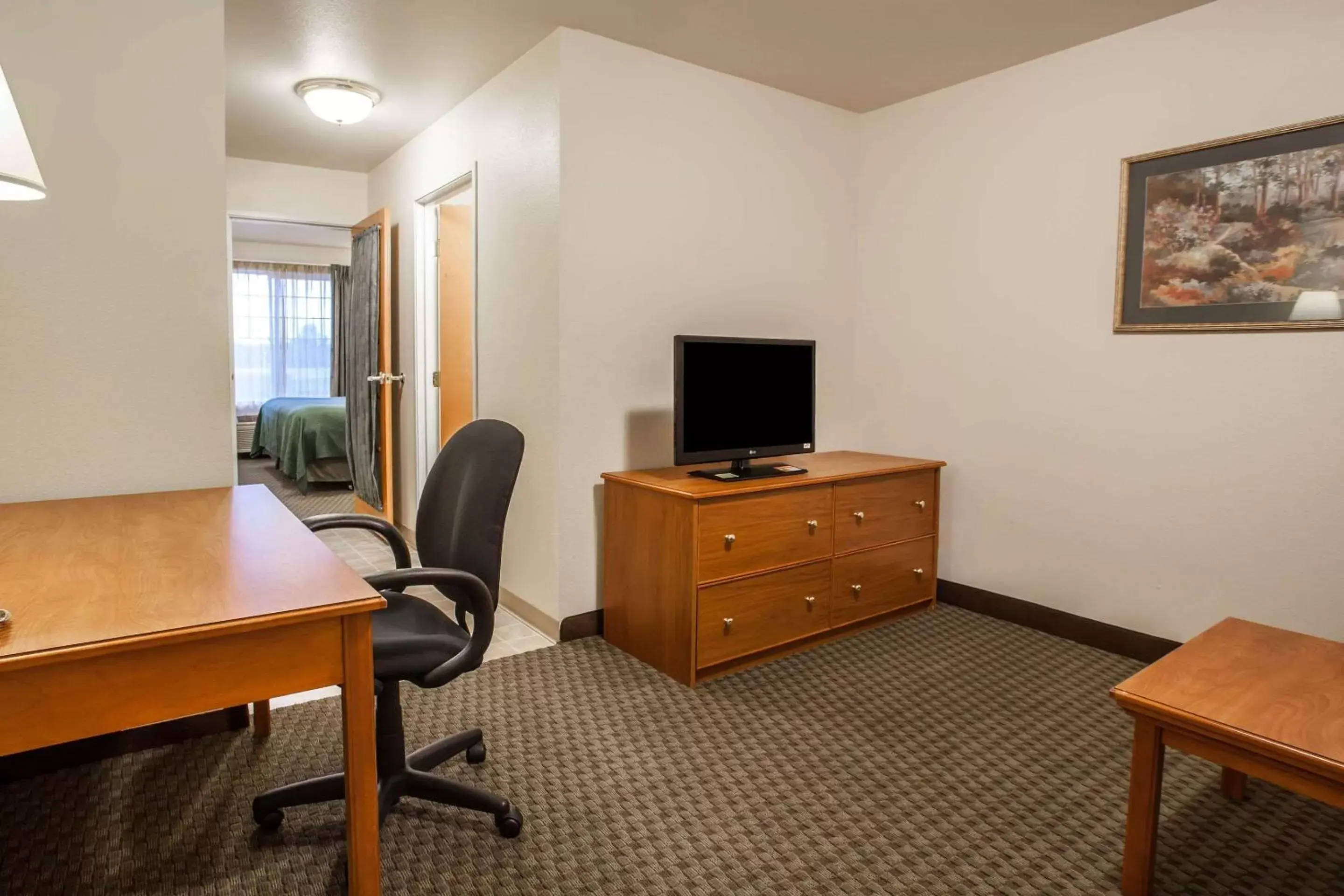 Bedroom, TV/Entertainment Center in Quality Inn & Suites Federal Way - Seattle