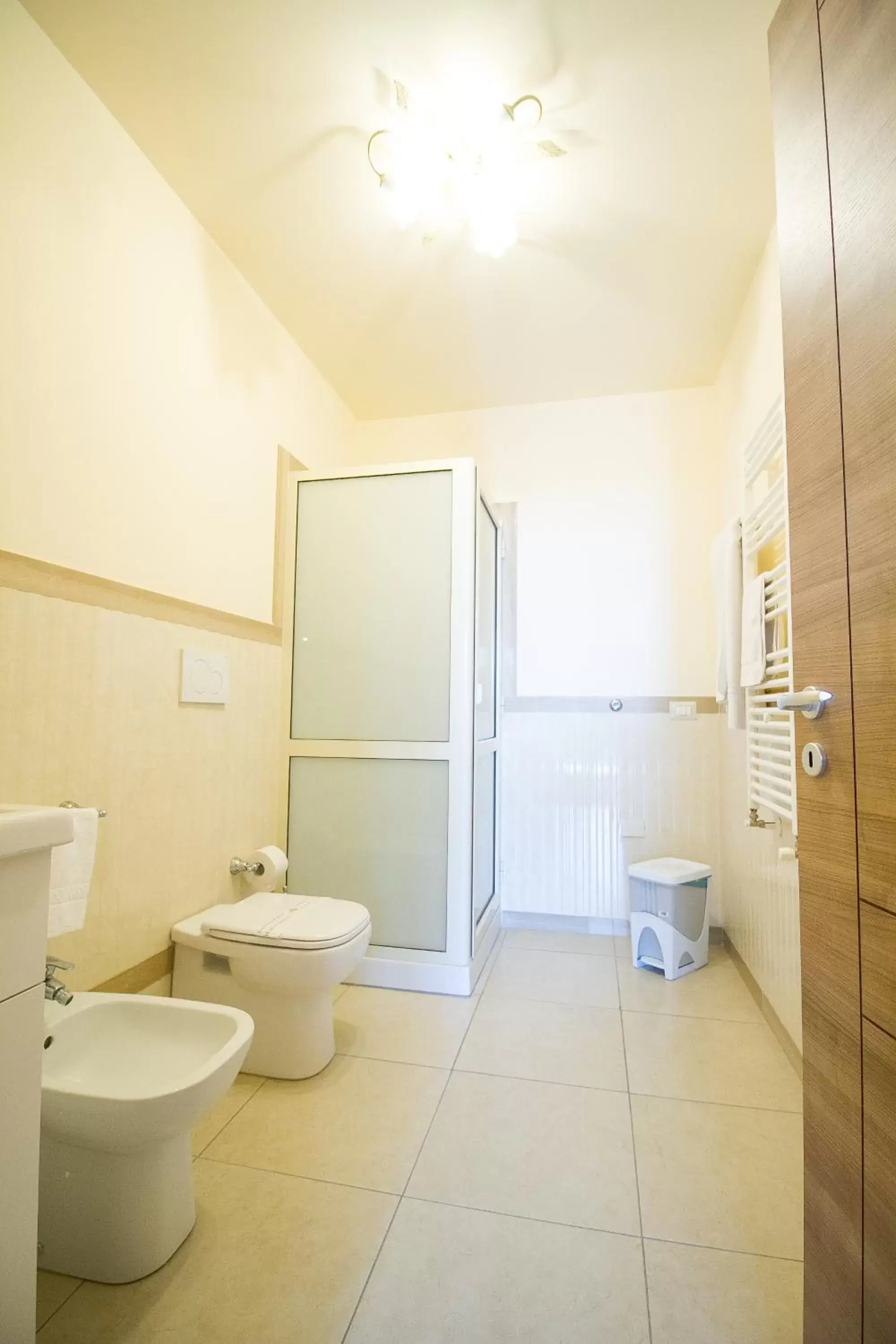 Shower, Bathroom in Etna Royal View