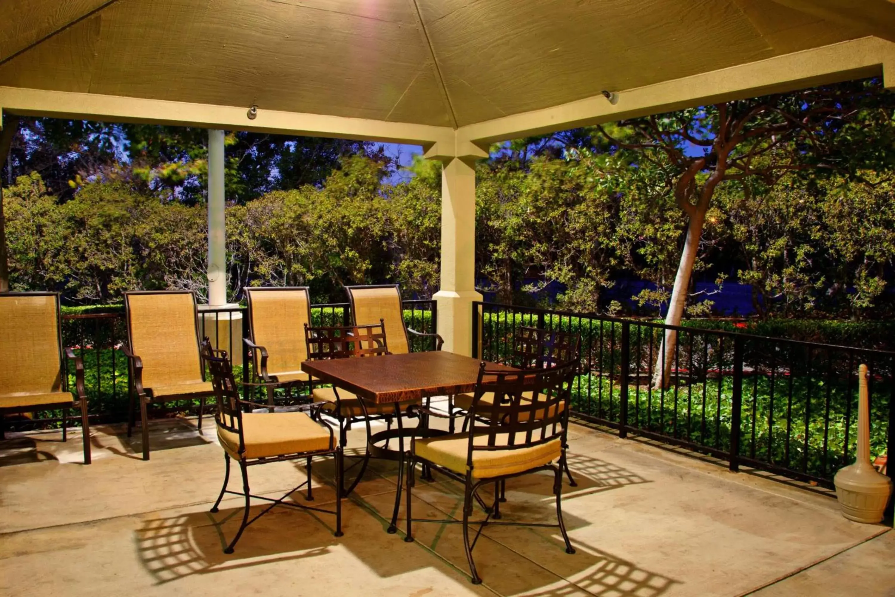 Patio in Sonesta Simply Suites Irvine Spectrum