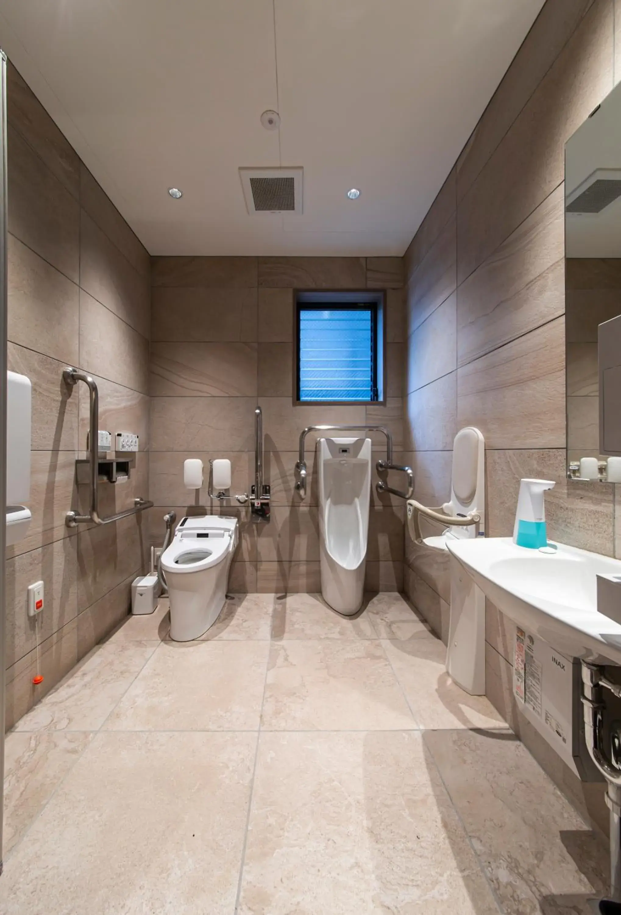 Facility for disabled guests, Bathroom in Hotel Amanek Kamata-Eki Mae