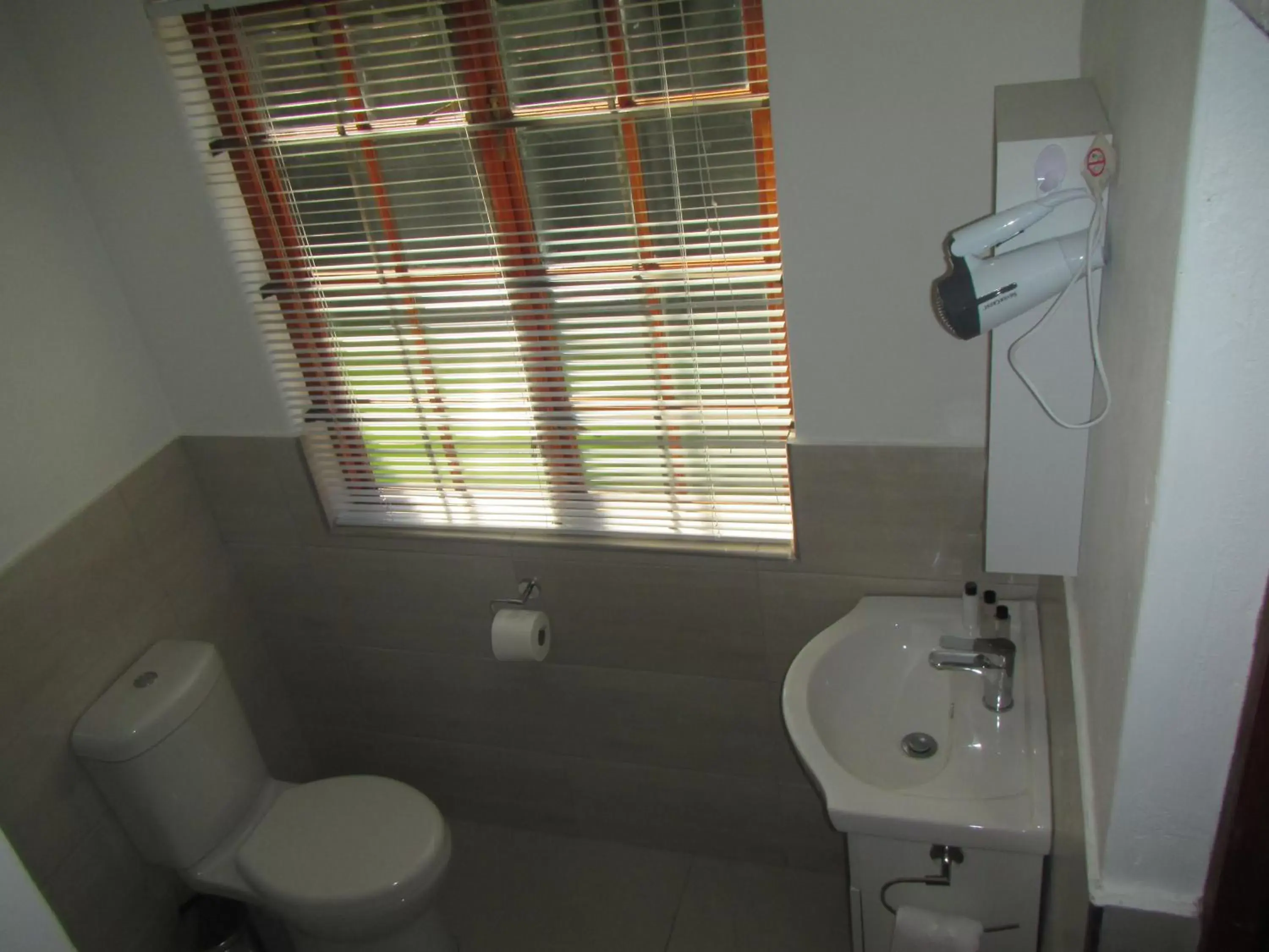 Bathroom in African Footprints Lodge