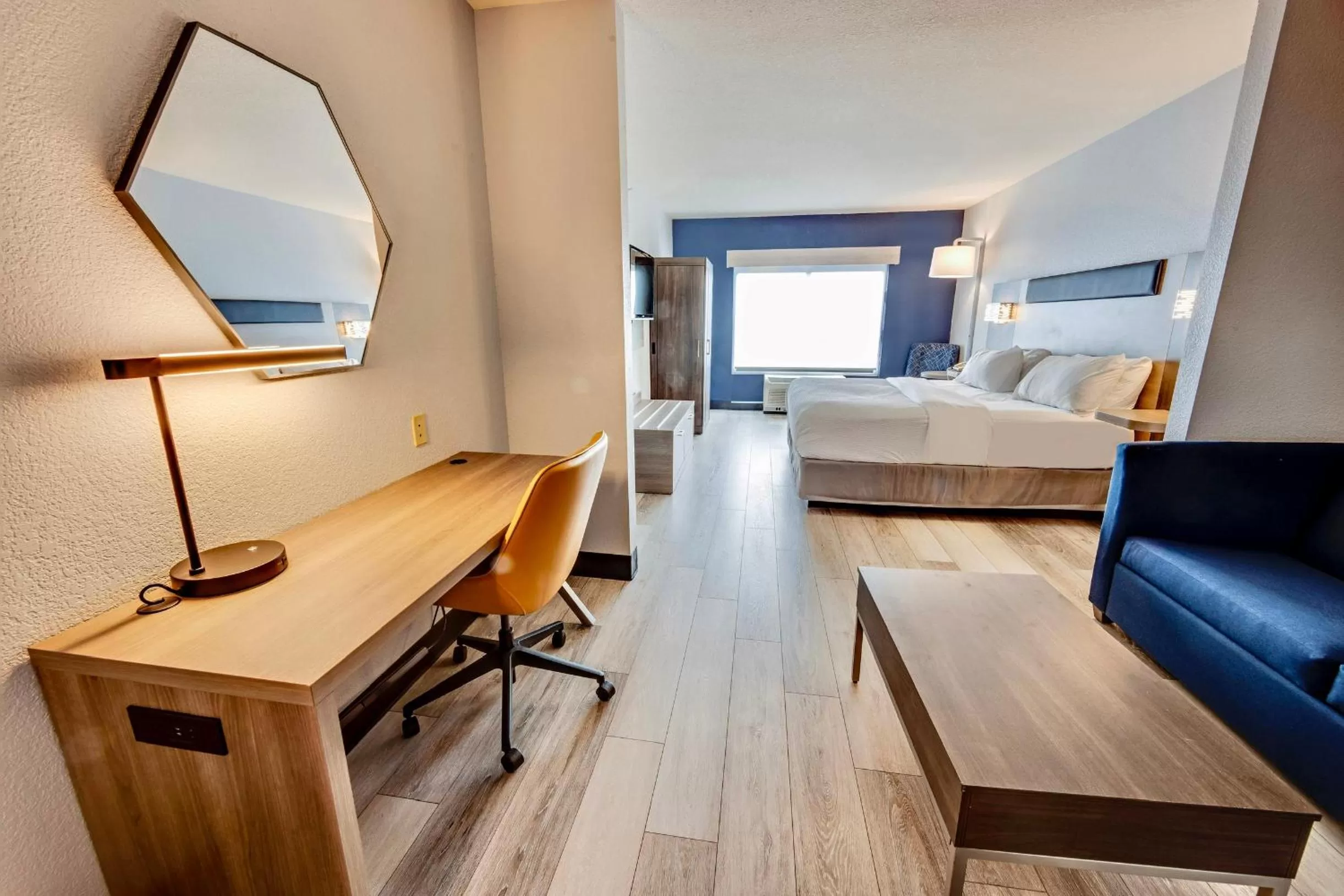 Bed in Holiday Inn Express Hotel & Suites Ohio State University- OSU Medical Center by IHG