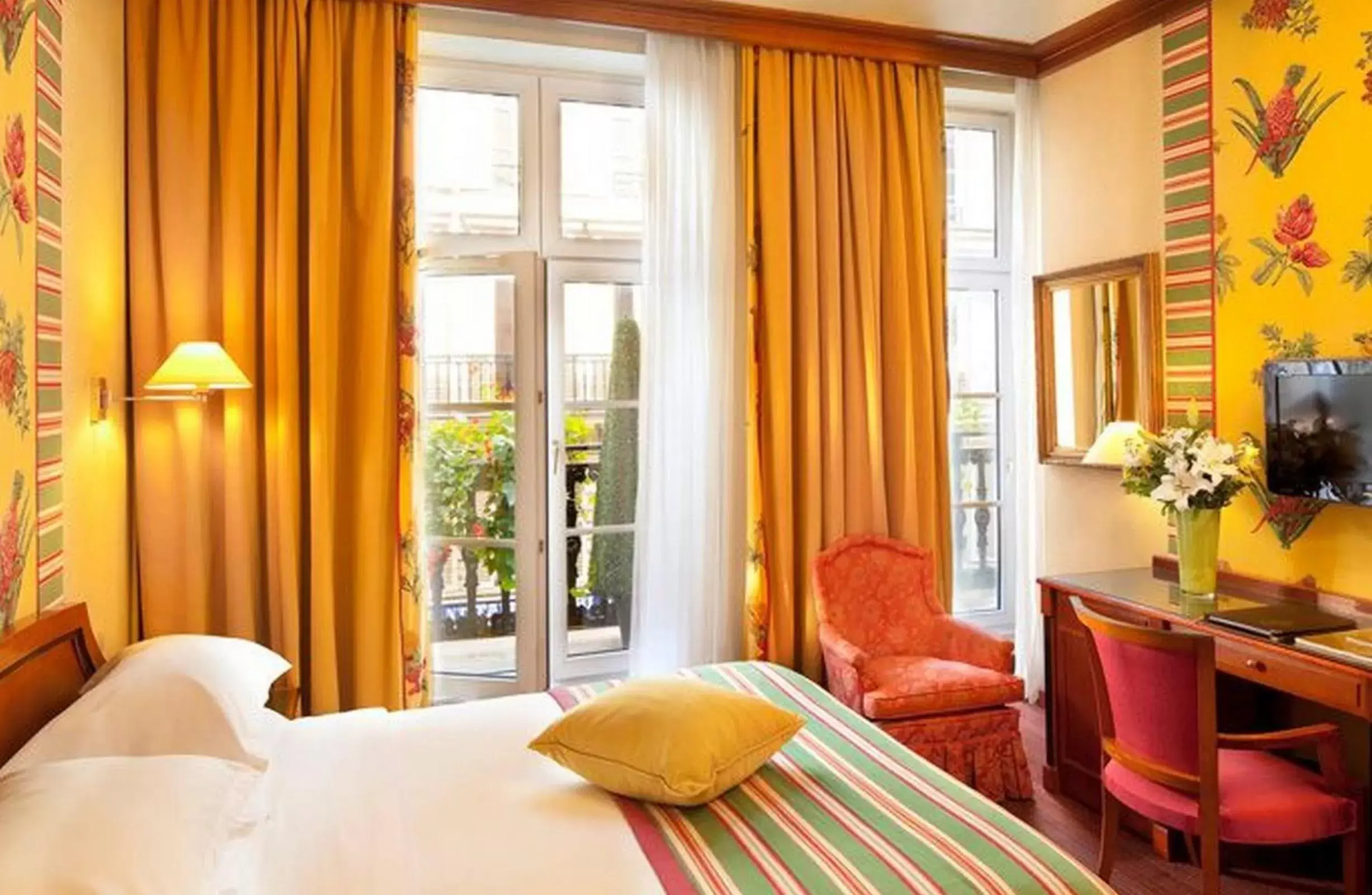 Photo of the whole room, Bed in Hôtel Horset Opéra, Best Western Premier Collection
