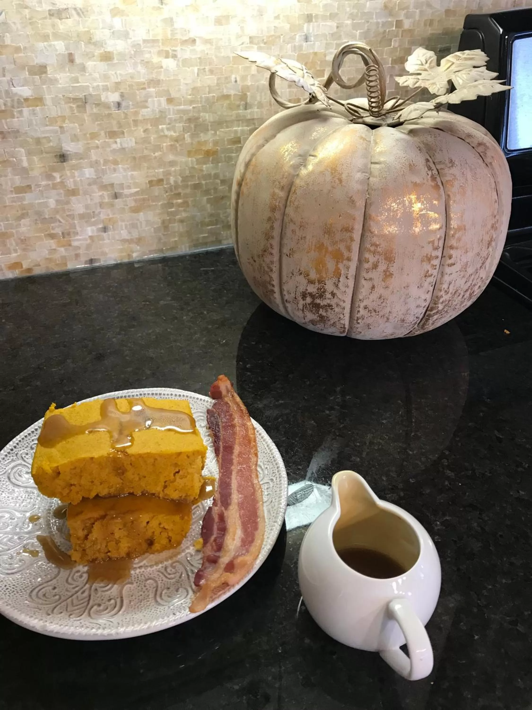 Breakfast in Aurora Staples Inn