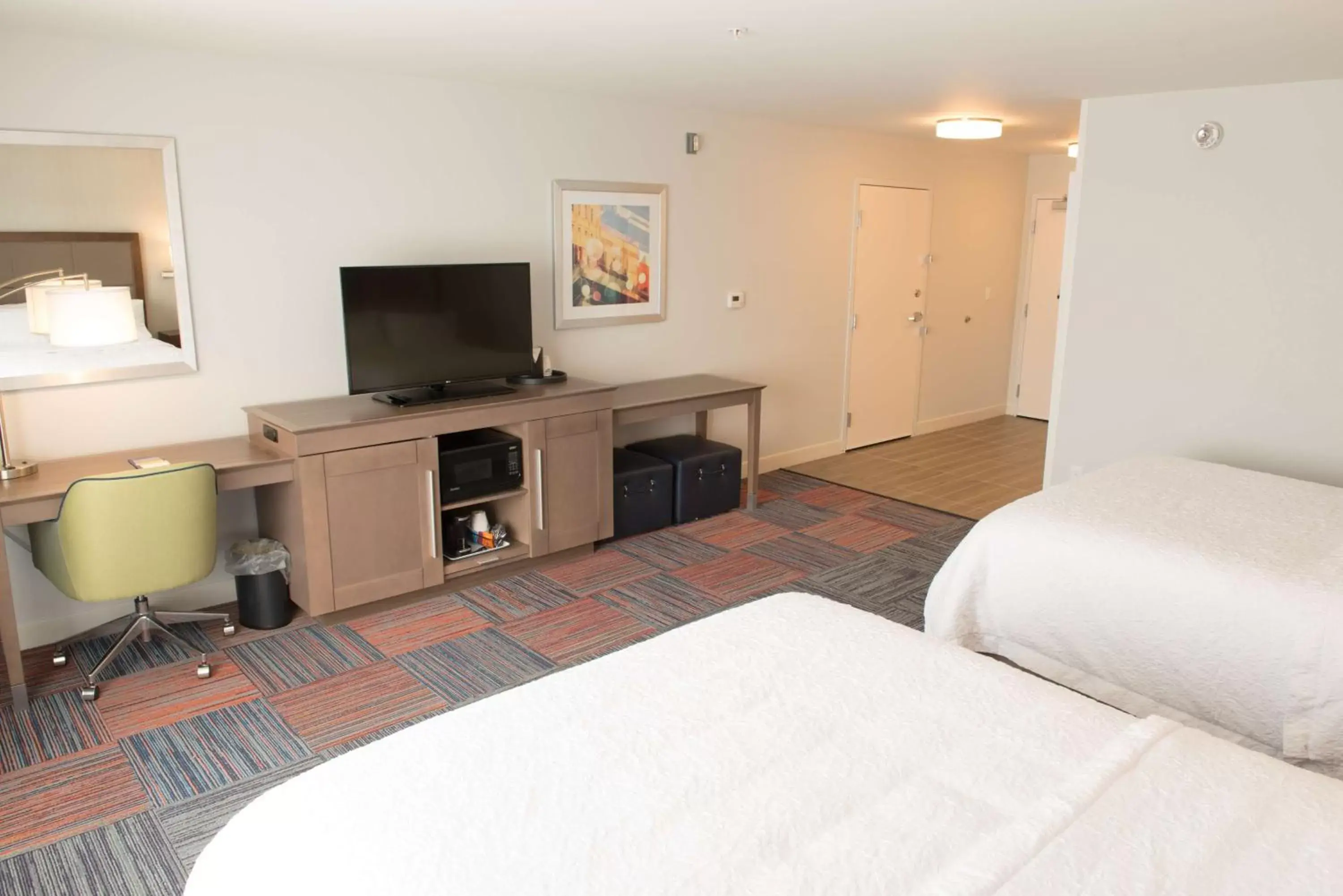 Bedroom, TV/Entertainment Center in Hampton Inn & Suites Bay City