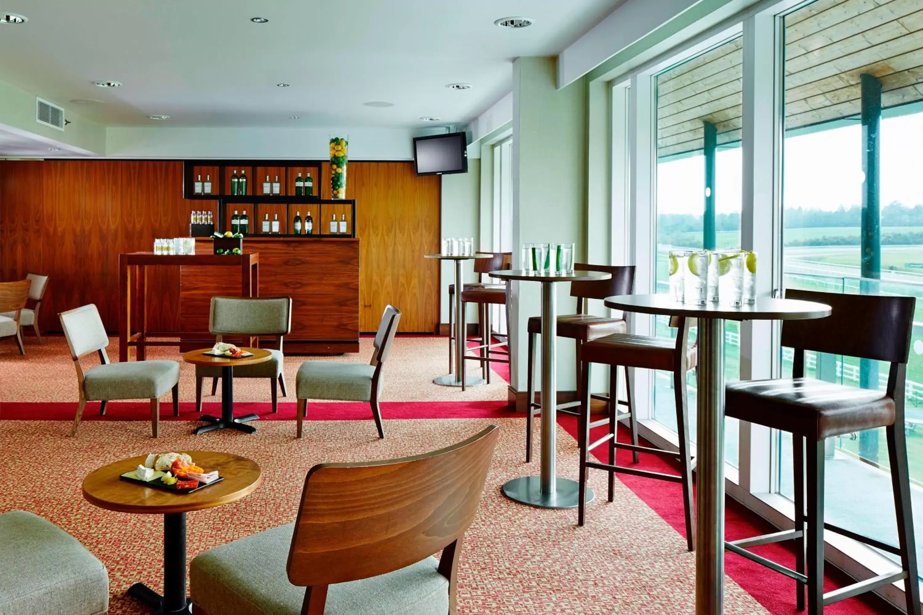 Meeting/conference room, Lounge/Bar in Lingfield Park Marriott Hotel & Country Club