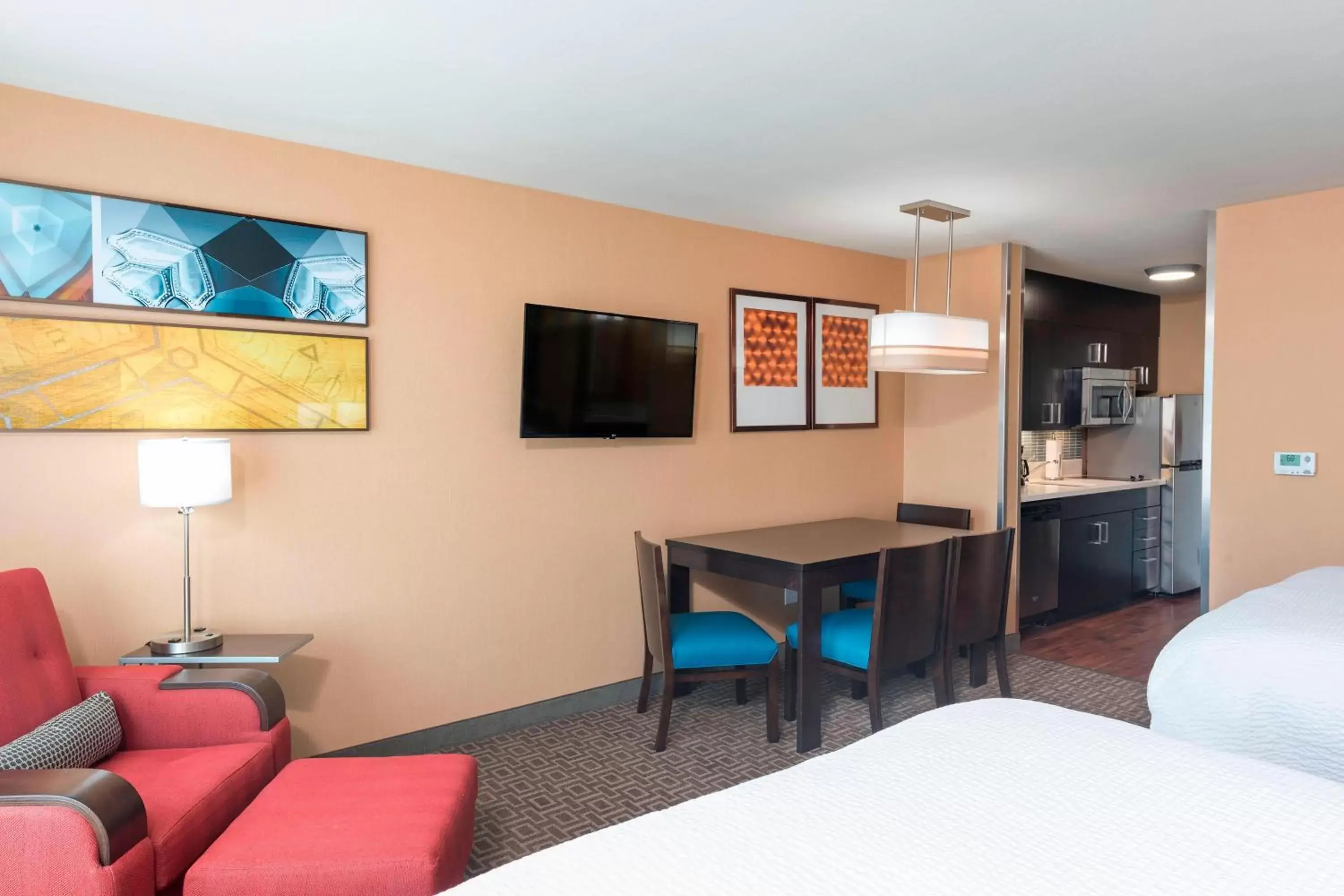 Bedroom, TV/Entertainment Center in TownePlace Suites by Marriott Ontario-Mansfield