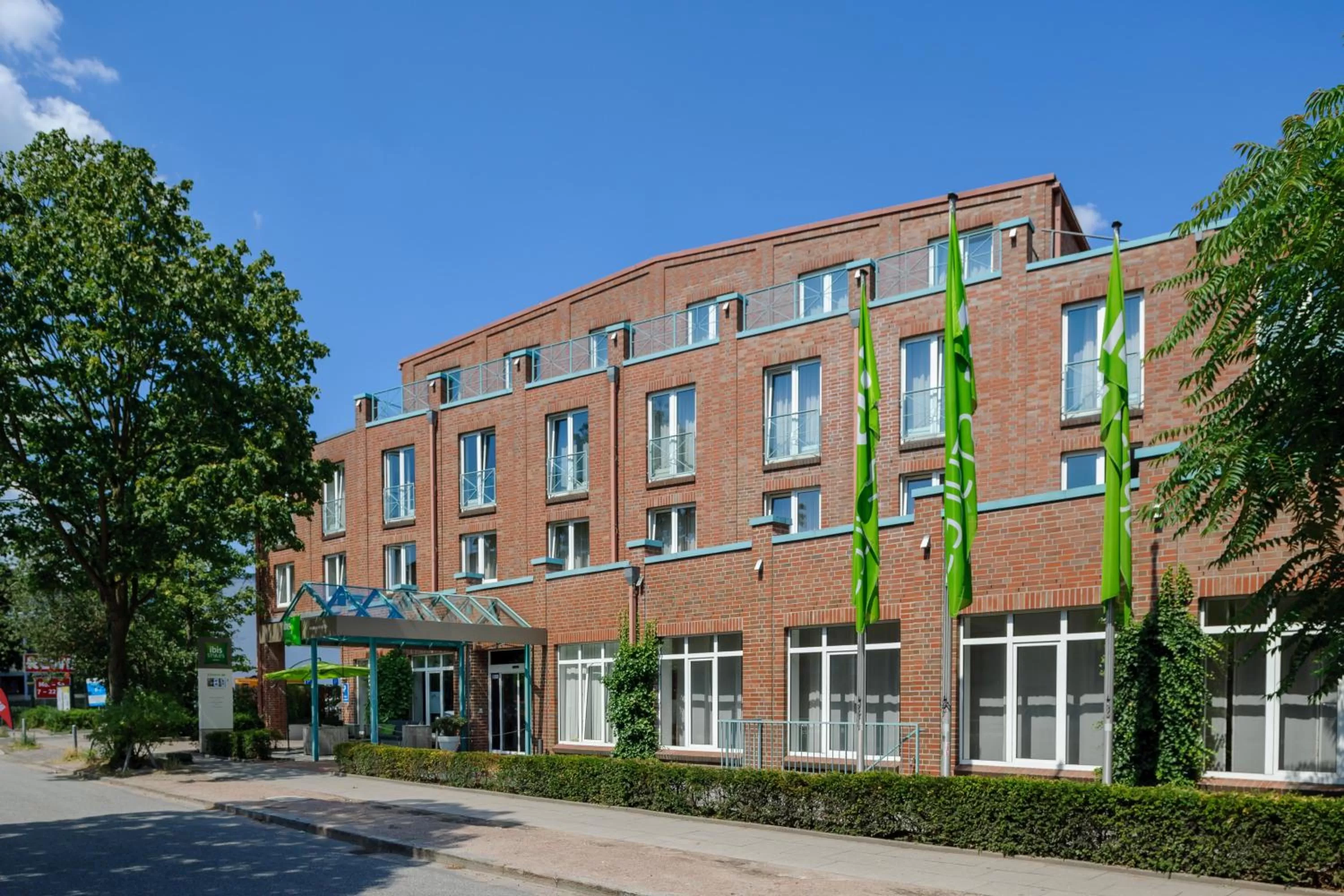 Facade/entrance in ibis Styles Hamburg Alster City