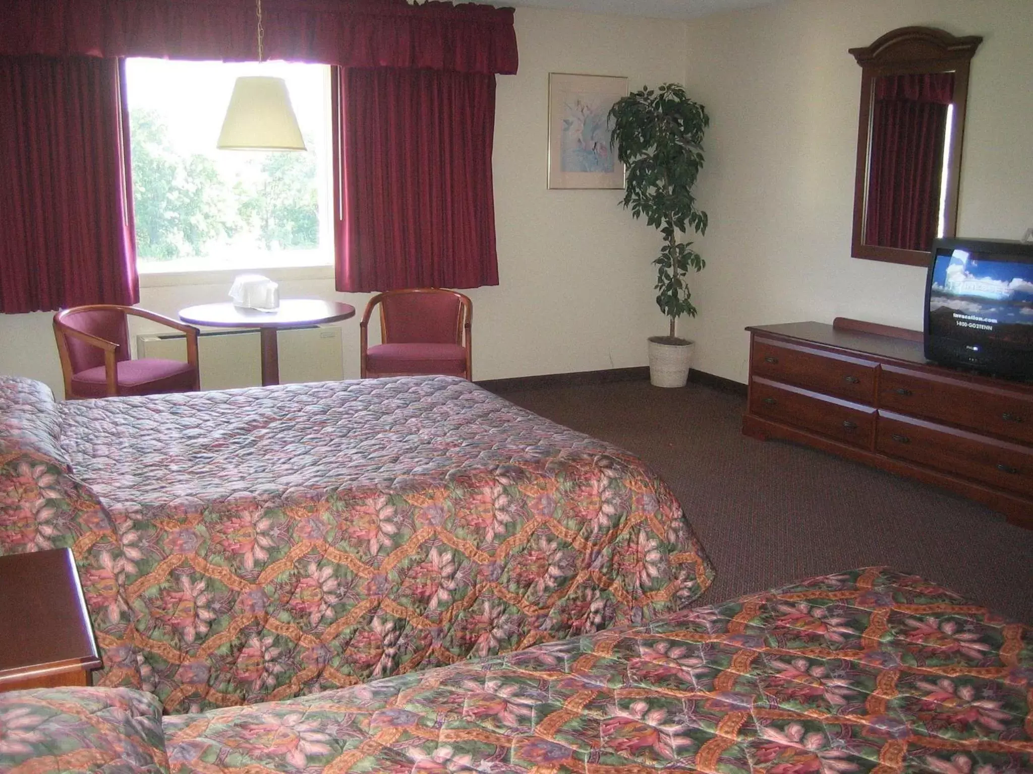 Bed in Town And Country Motor Inn