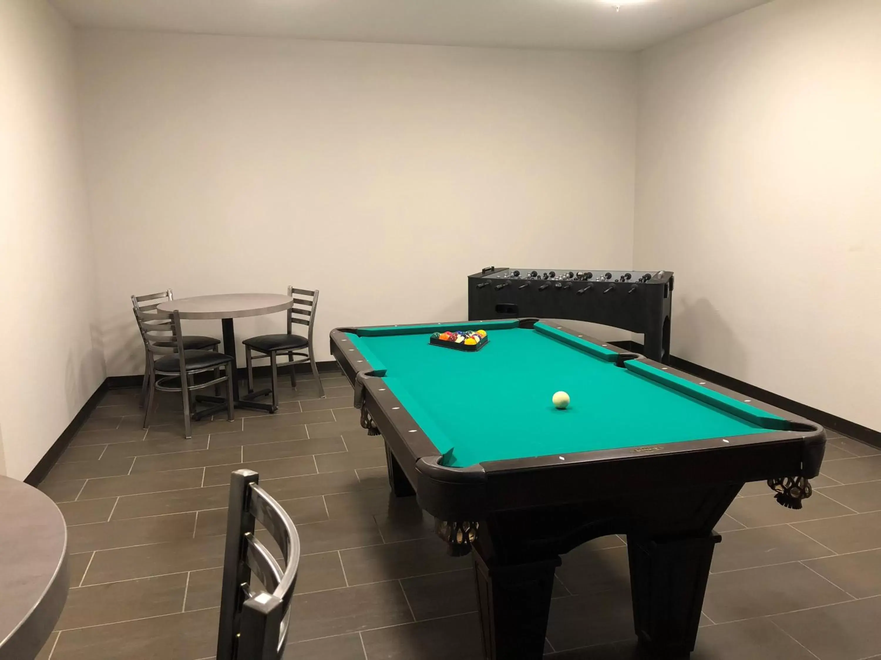 Communal lounge/ TV room, Billiards in Legacy Suites Donaldsonville