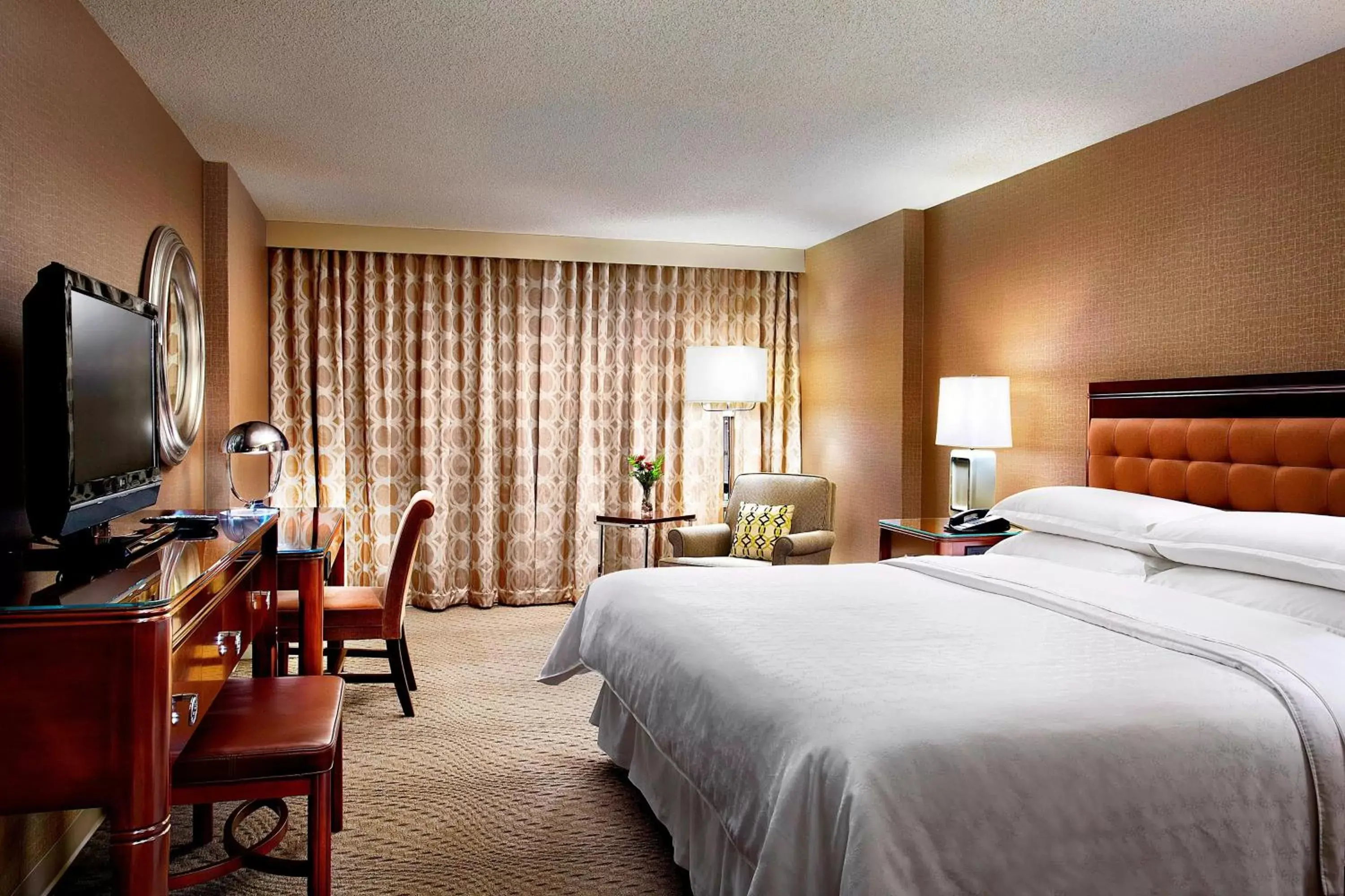 Photo of the whole room in Sheraton Cavalier Calgary Hotel